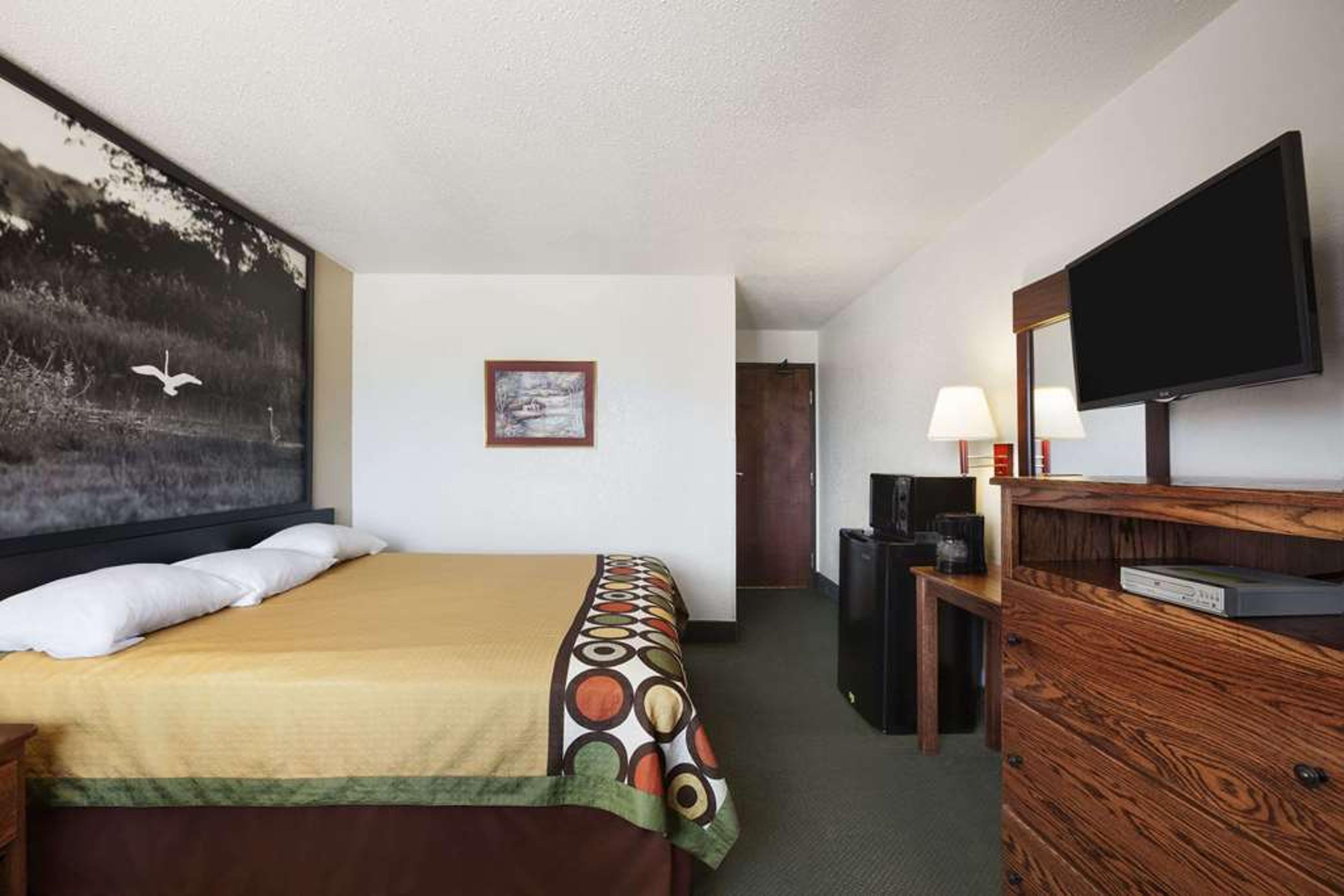 SUPER 8 BY WYNDHAM BOWLING GREEN