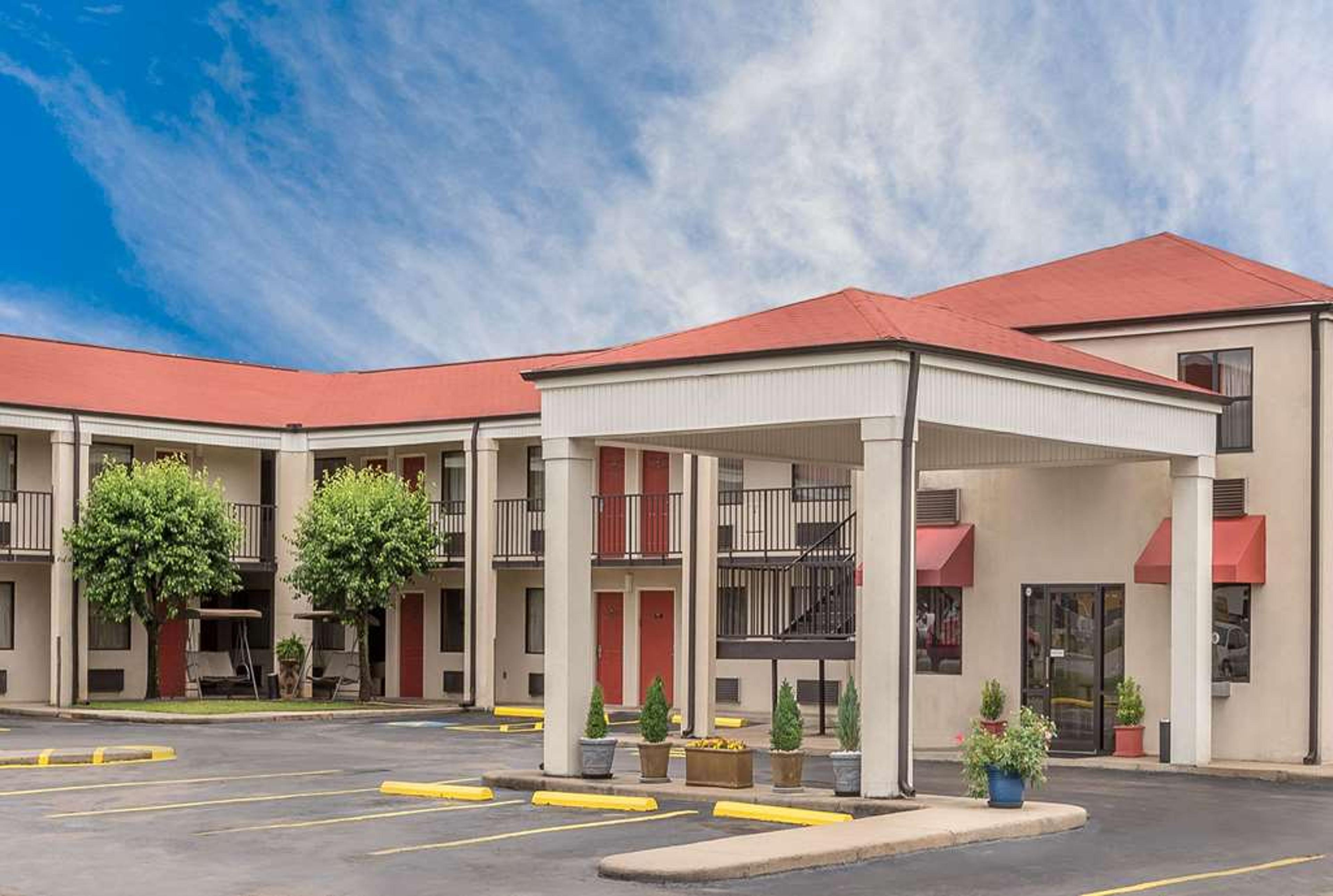 SUPER 8 BY WYNDHAM BRYANT LITTLE RO