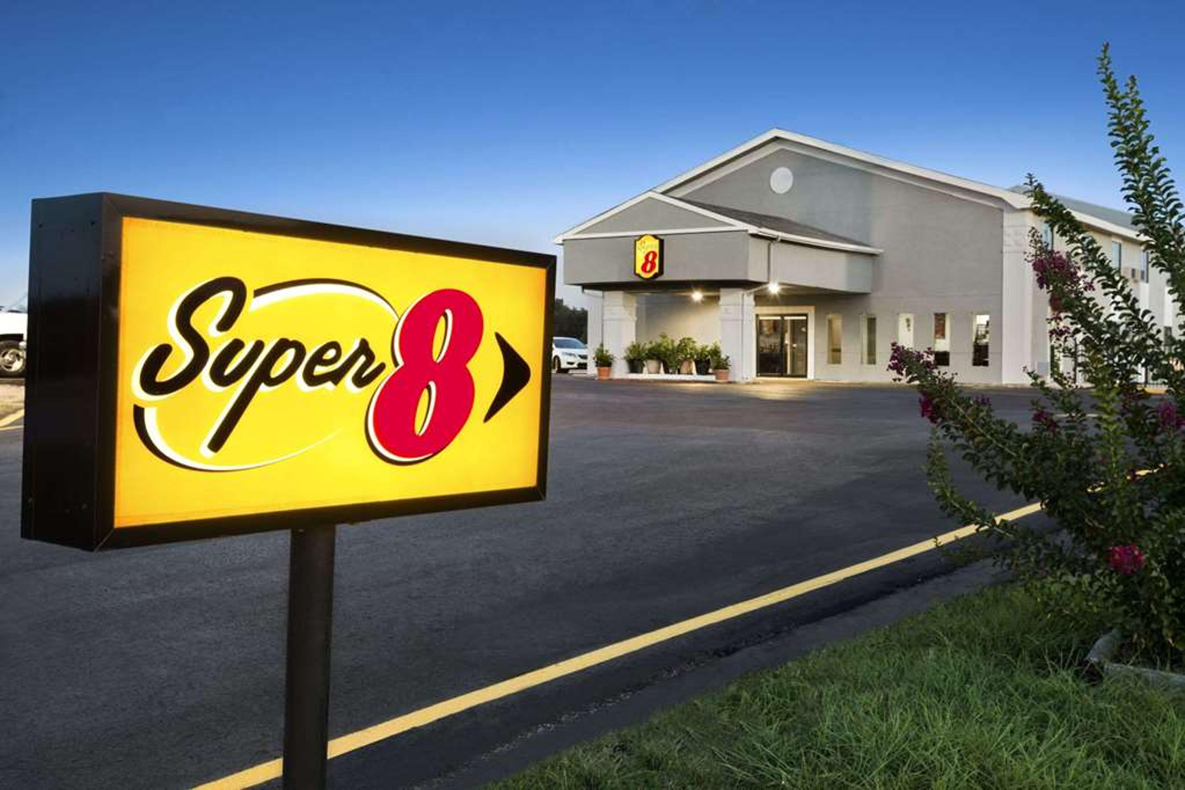 SUPER 8 BY WYNDHAM ARDMORE