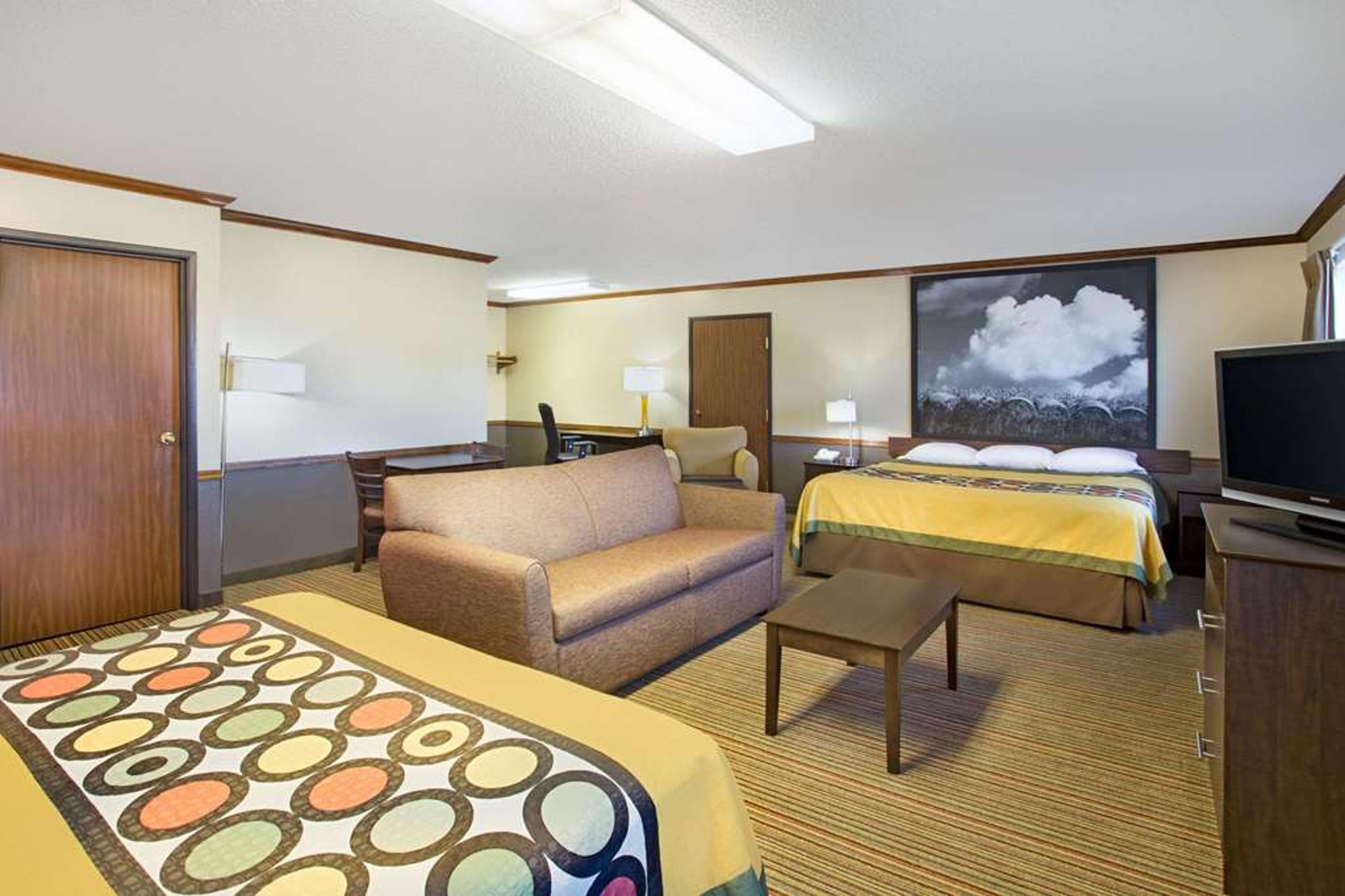 SUPER 8 BY WYNDHAM NEW HAMPTON