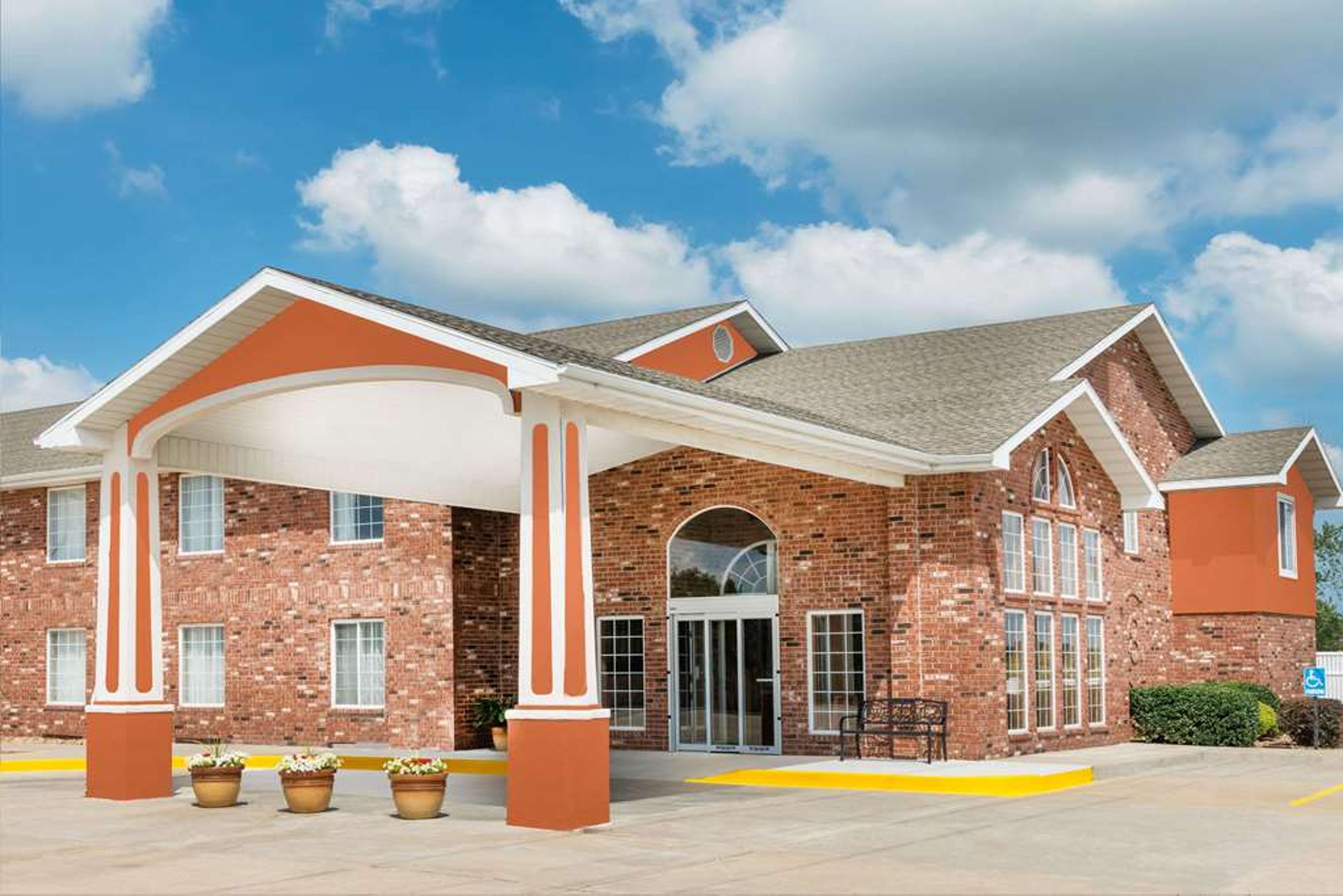 SUPER 8 BY WYNDHAM BOLIVAR