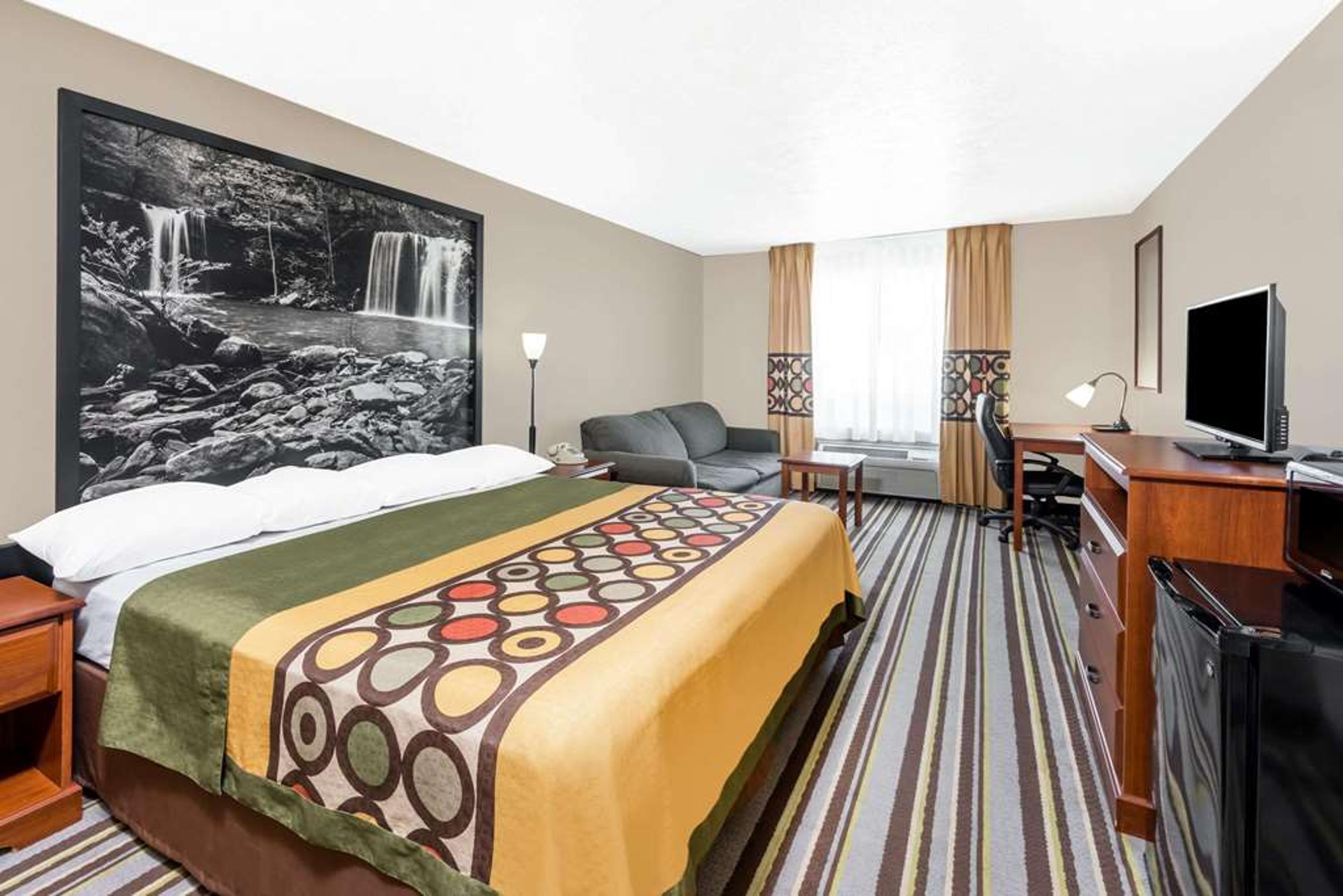 SUPER 8 BY WYNDHAM BOLIVAR