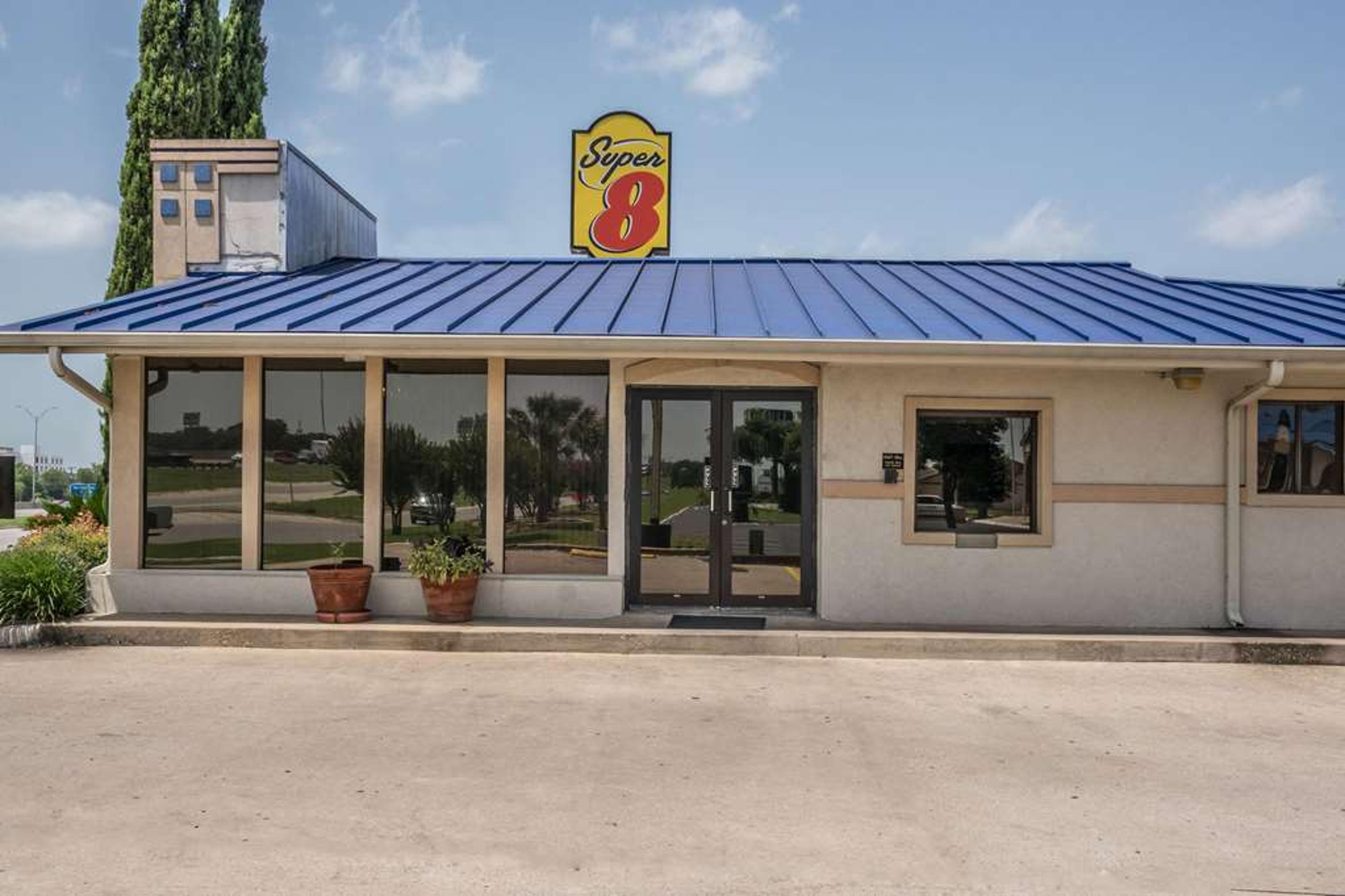 SUPER 8 BY WYNDHAM SAN MARCOS