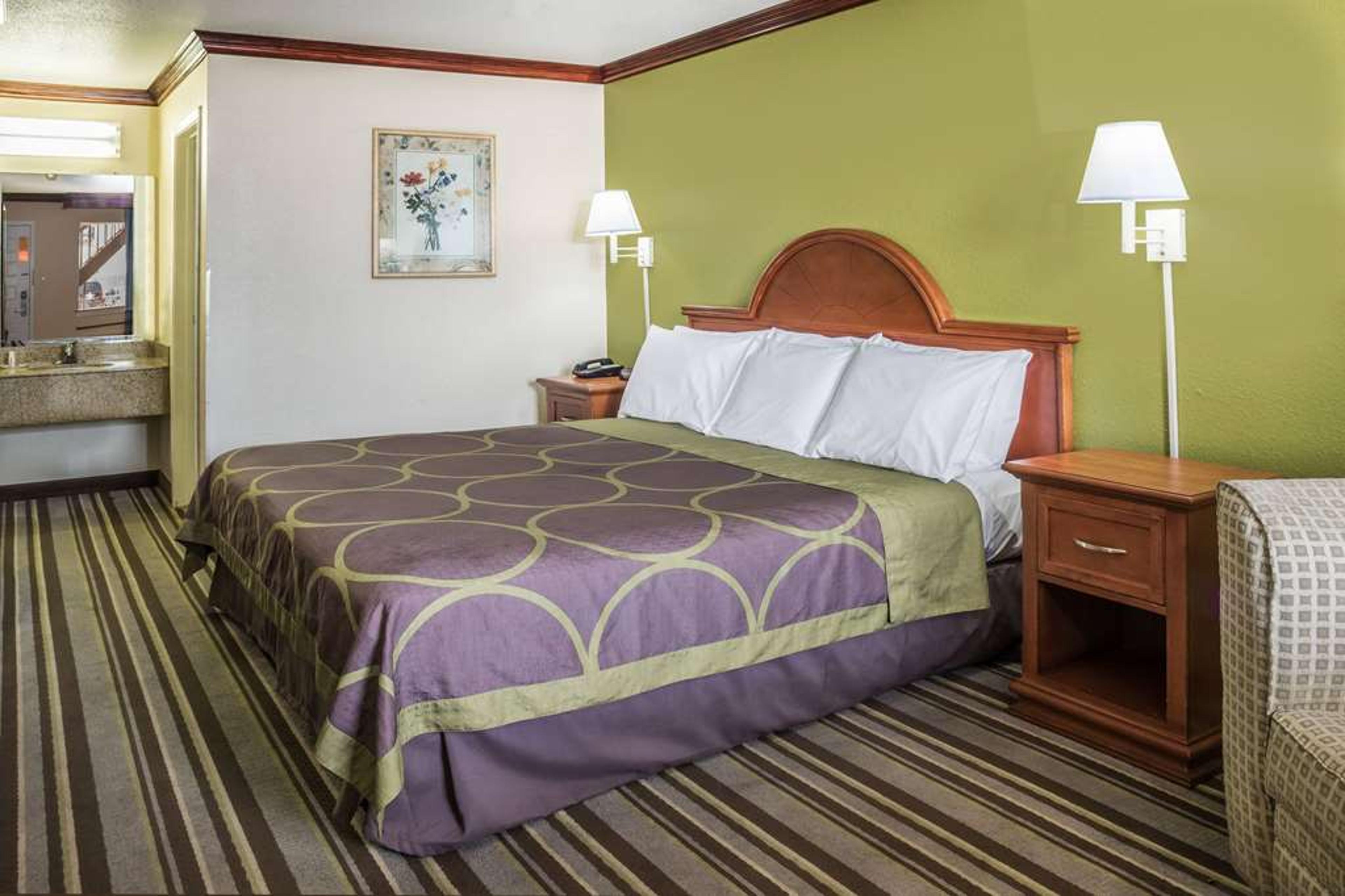 SUPER 8 BY WYNDHAM SAN MARCOS