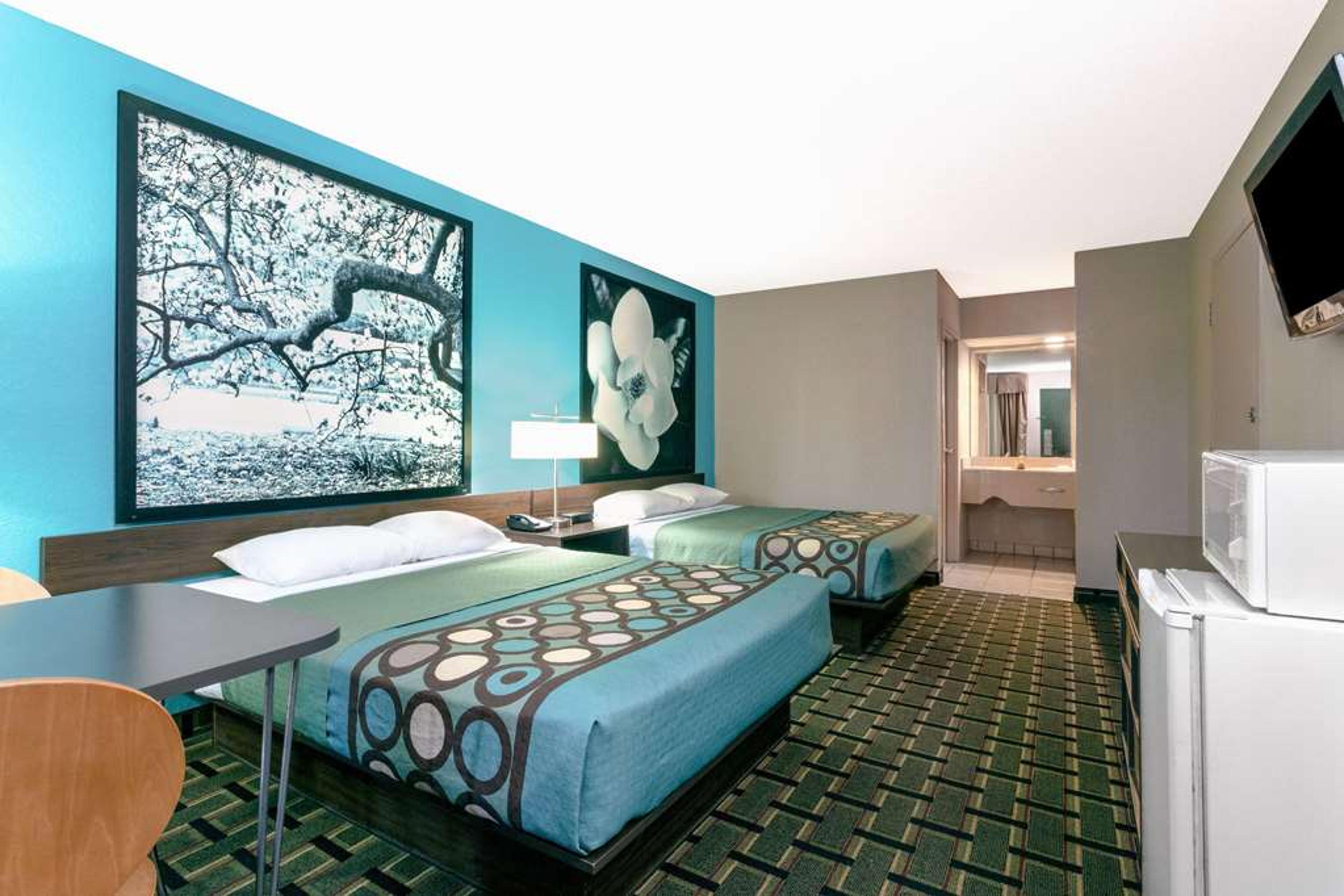 SUPER 8 BY WYNDHAM BRUNSWICK SOUTH/
