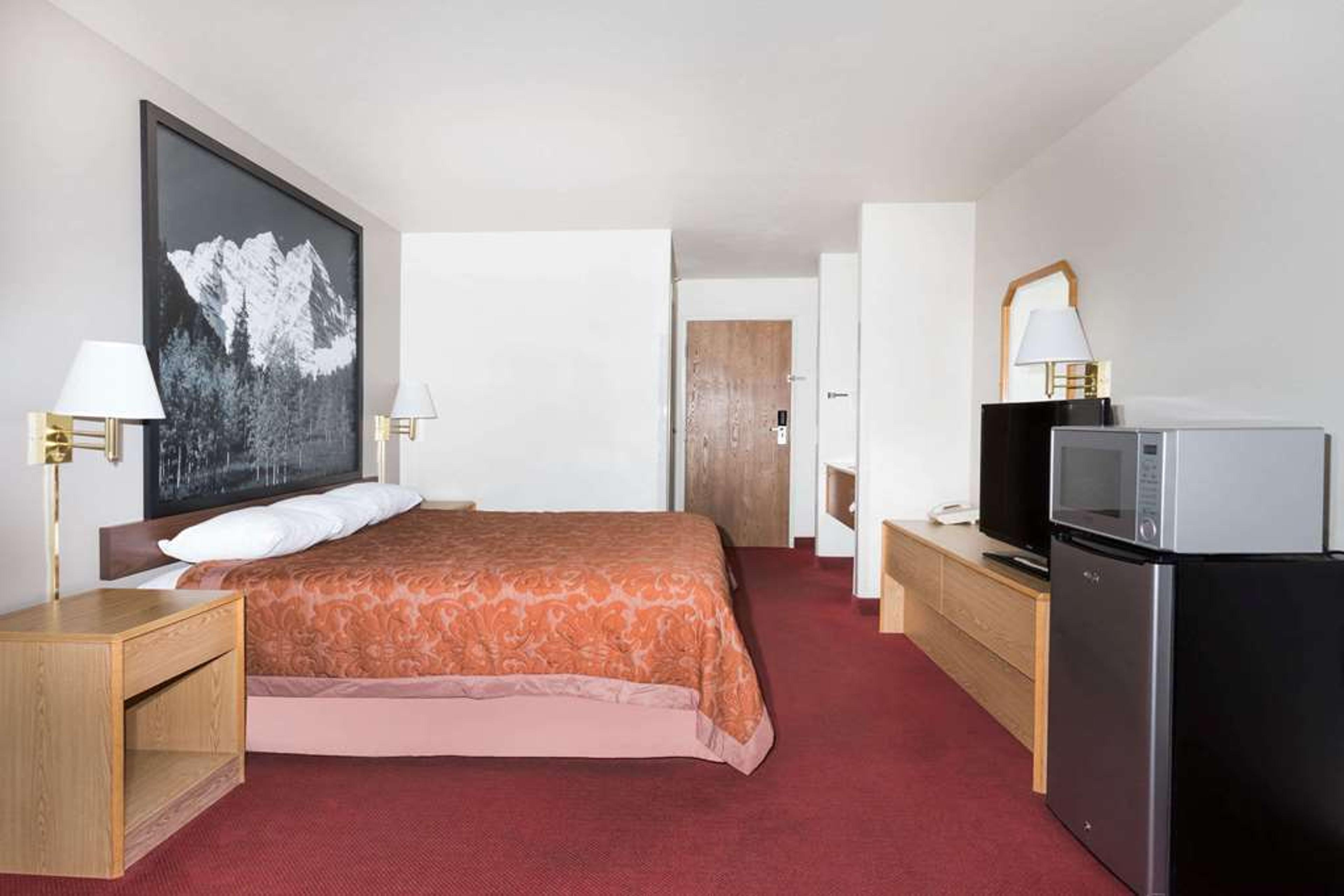 SUPER 8 BY WYNDHAM FRUITA