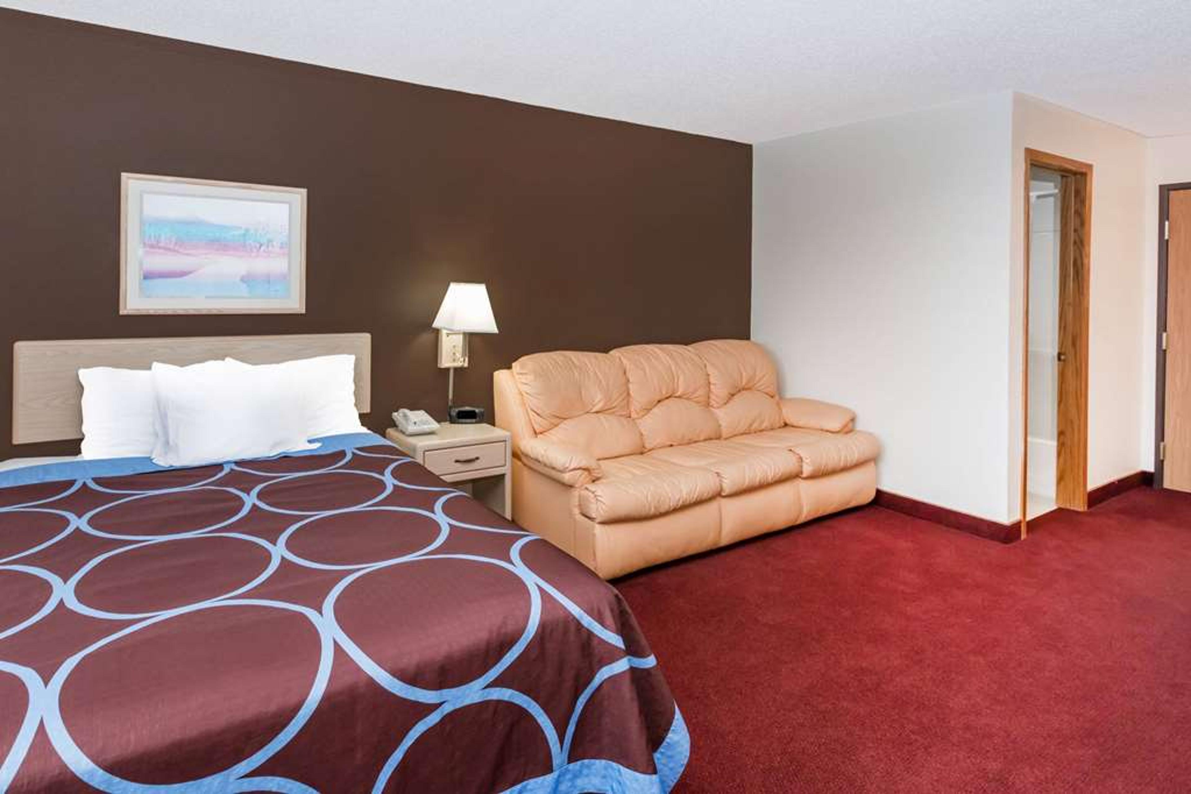 SUPER 8 BY WYNDHAM ESTHERVILLE
