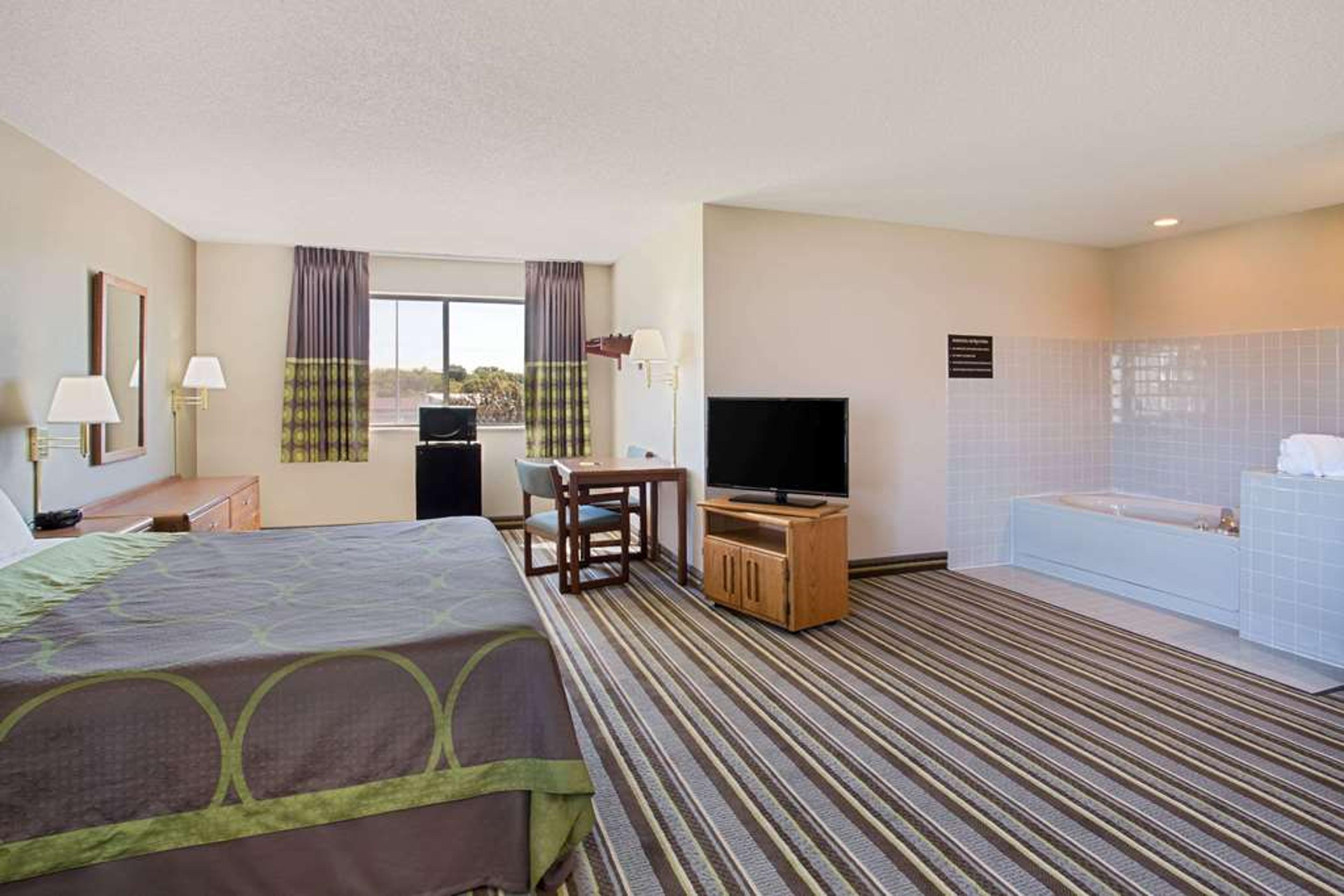 SUPER 8 BY WYNDHAM CHARLES CITY
