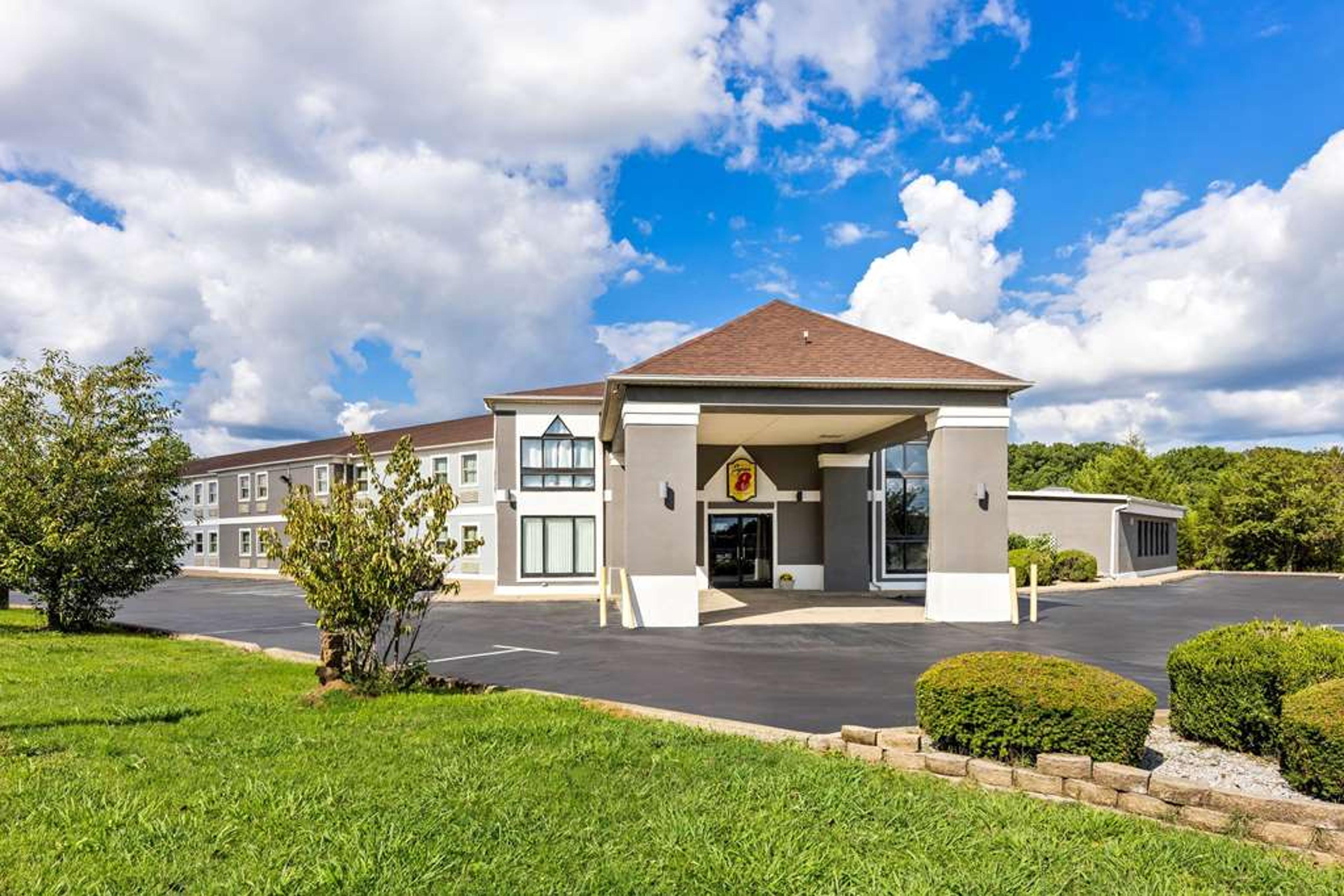 SUPER 8 BY WYNDHAM DICKSON