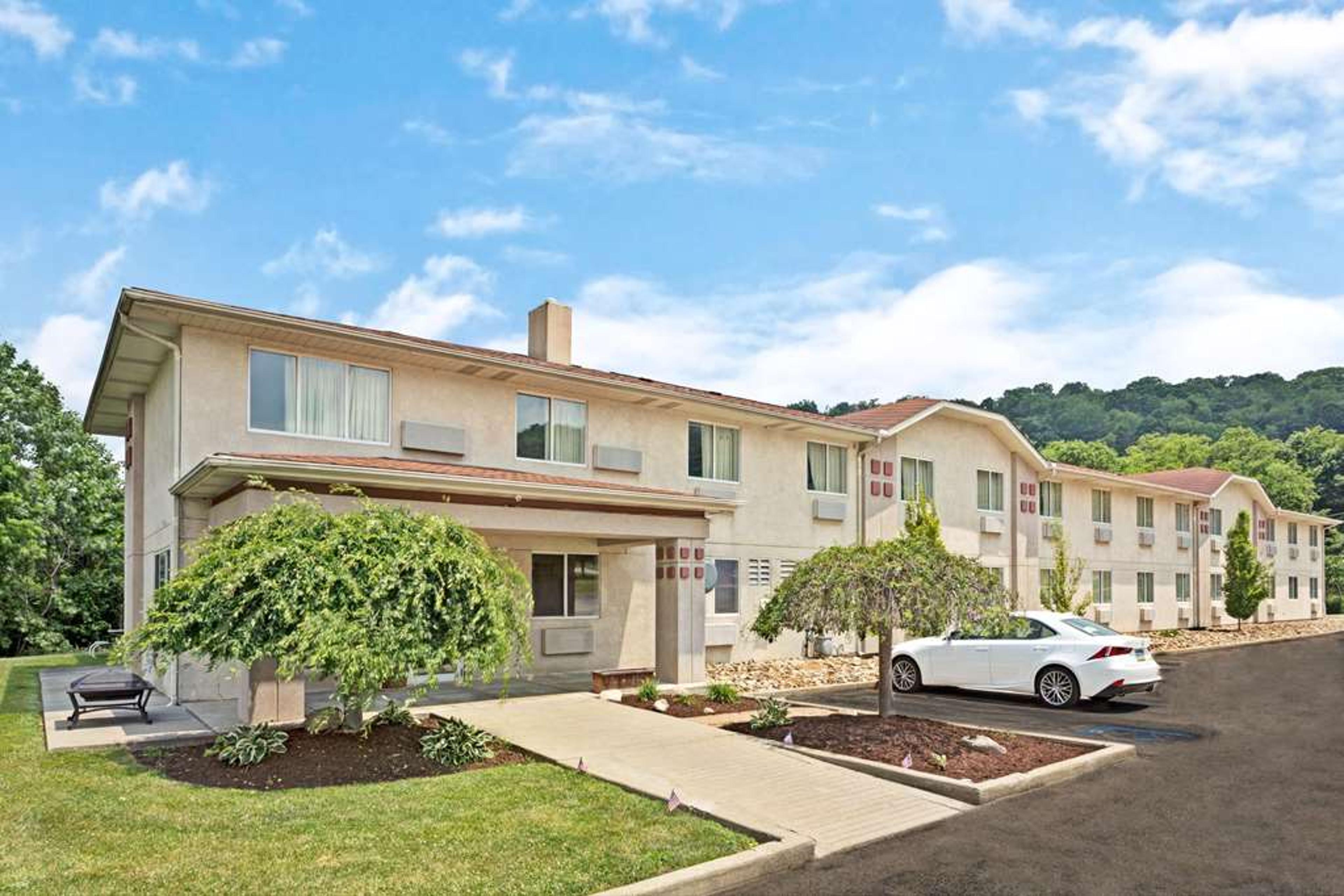 SUPER 8 BY WYNDHAM CANONSBURG/PITTS