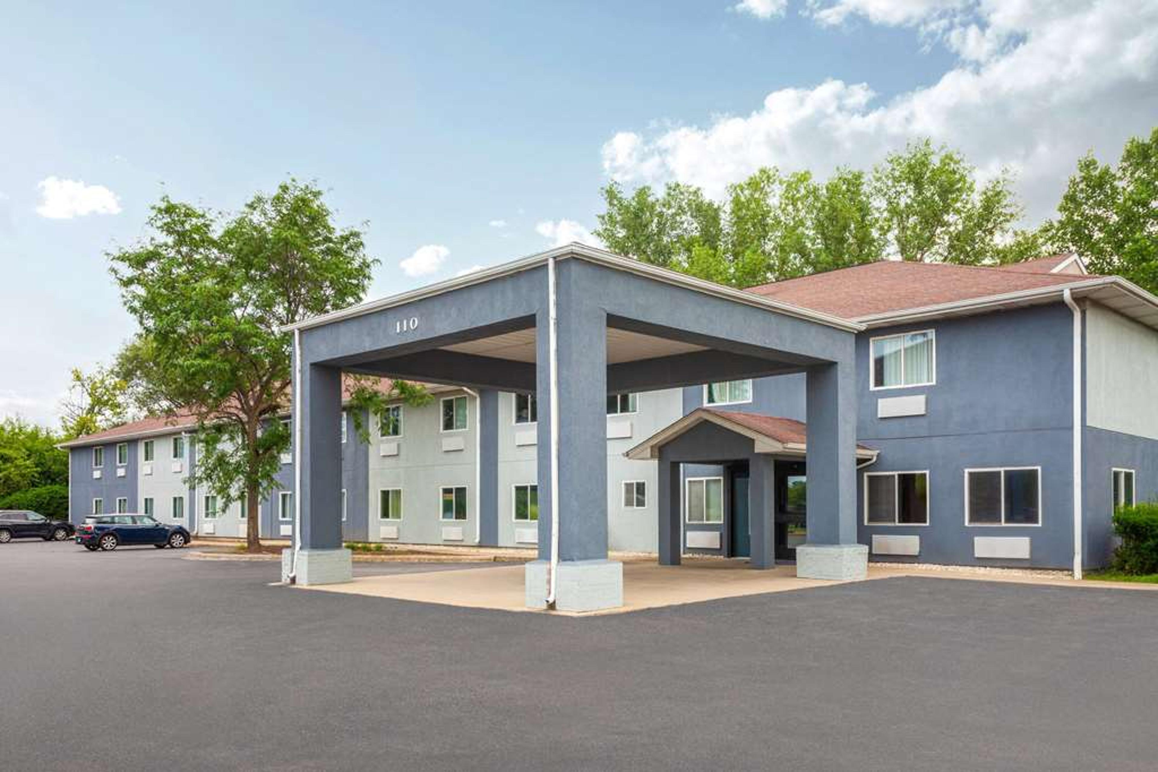 SUPER 8 BY WYNDHAM MCHENRY