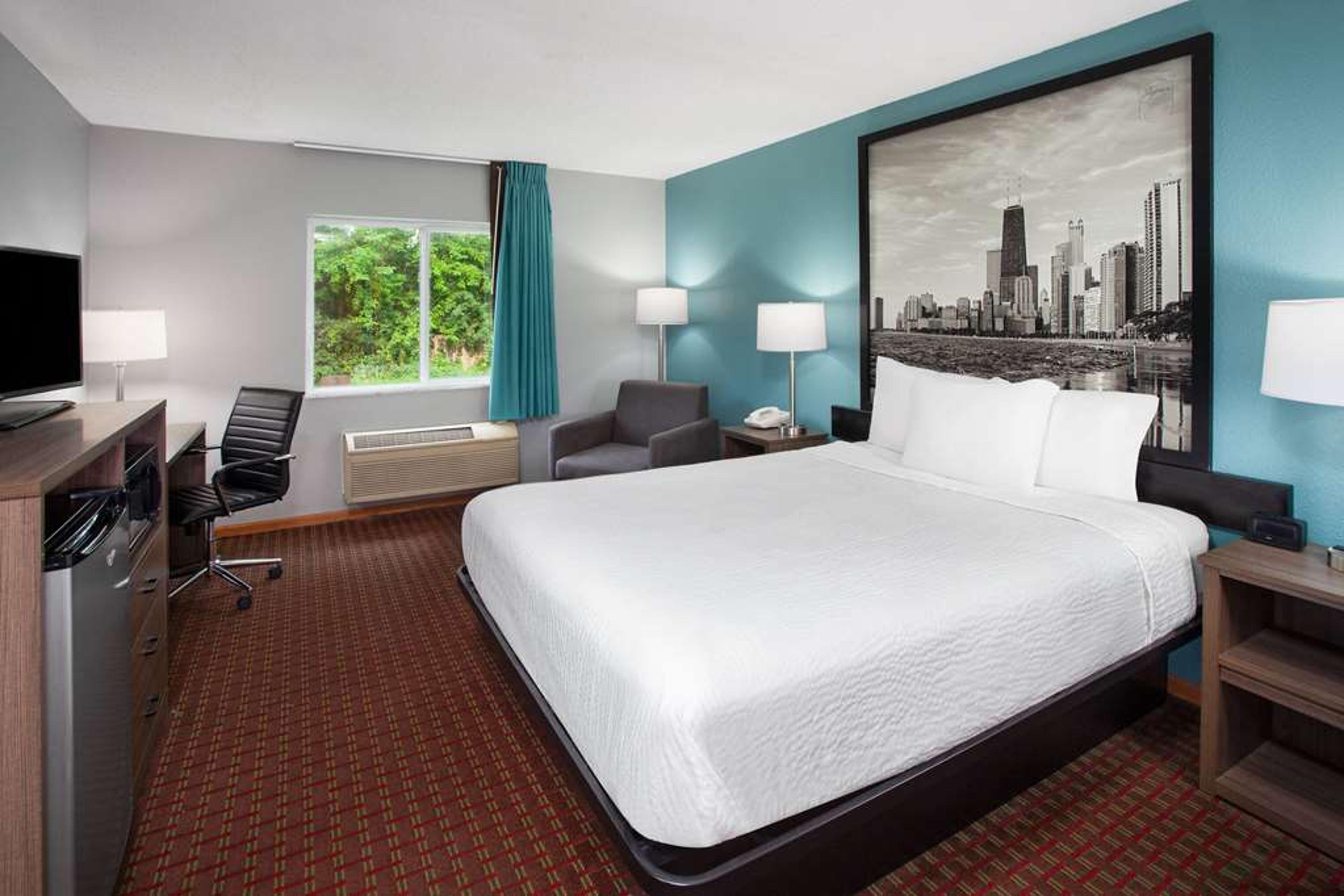SUPER 8 BY WYNDHAM MCHENRY