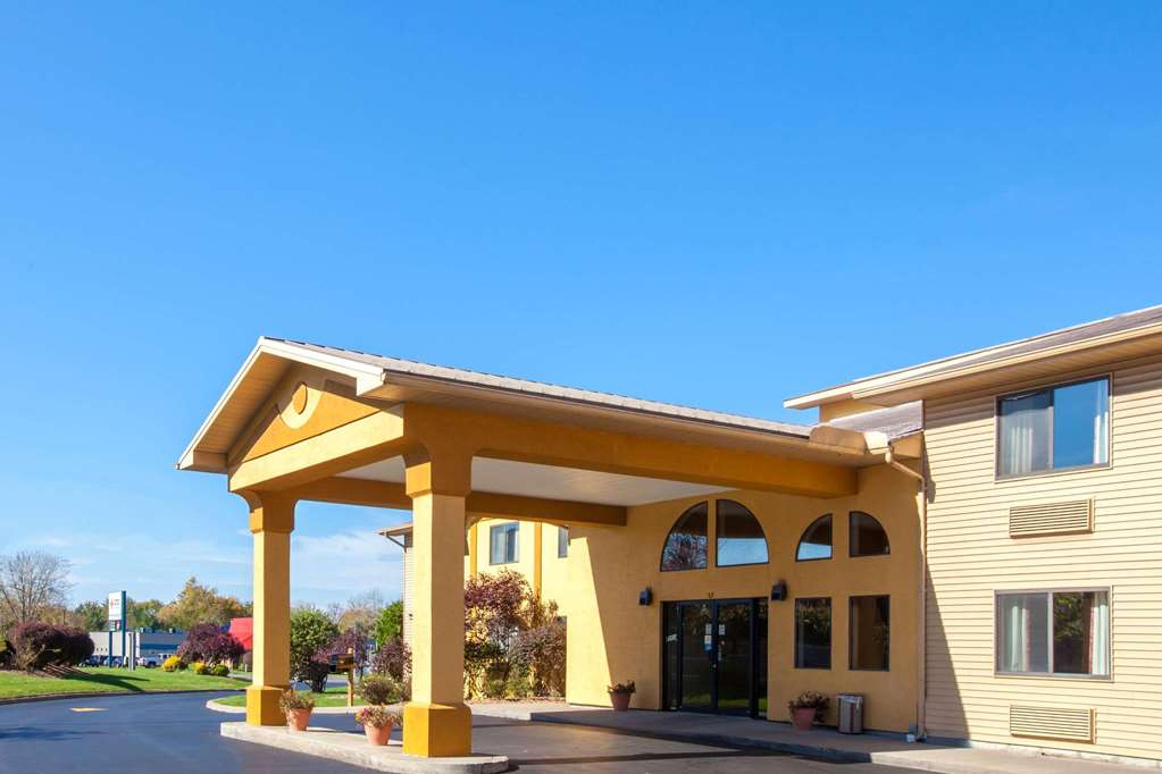 Super 8 Liverpool/Clay/Syracuse Area