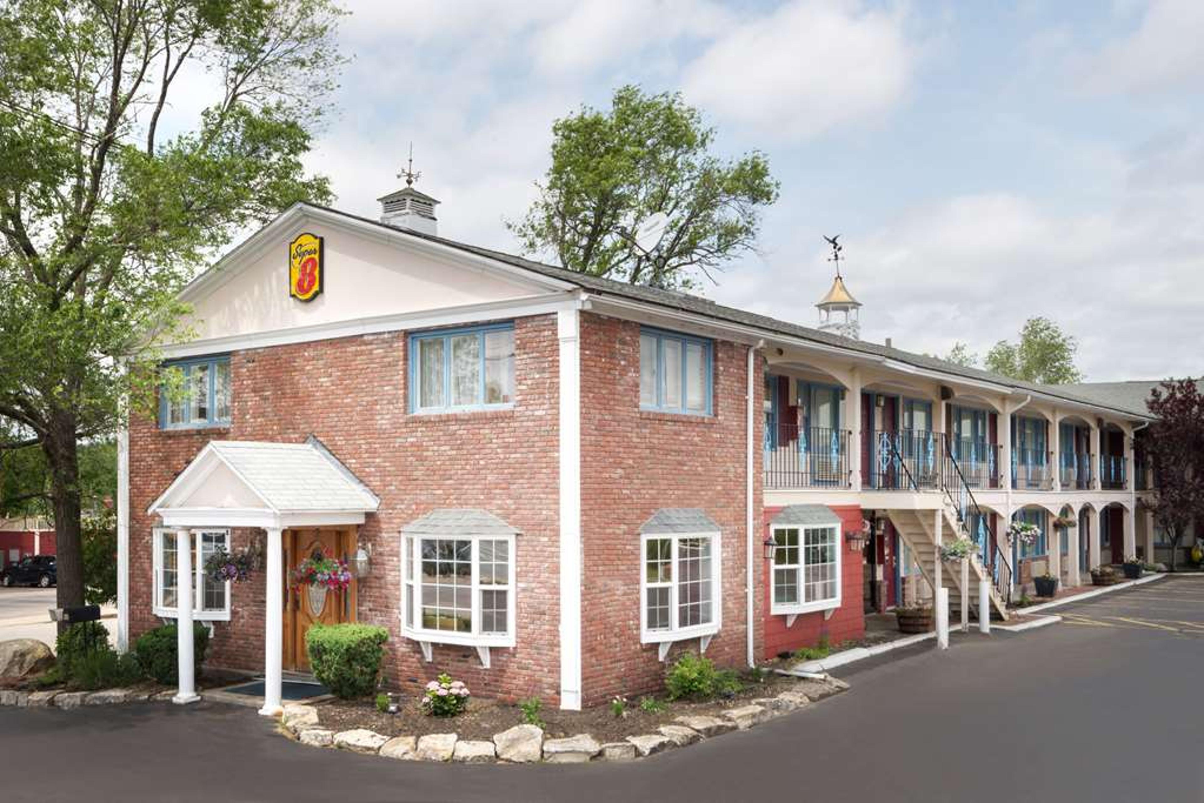 SUPER 8 BY WYNDHAM STURBRIDGE
