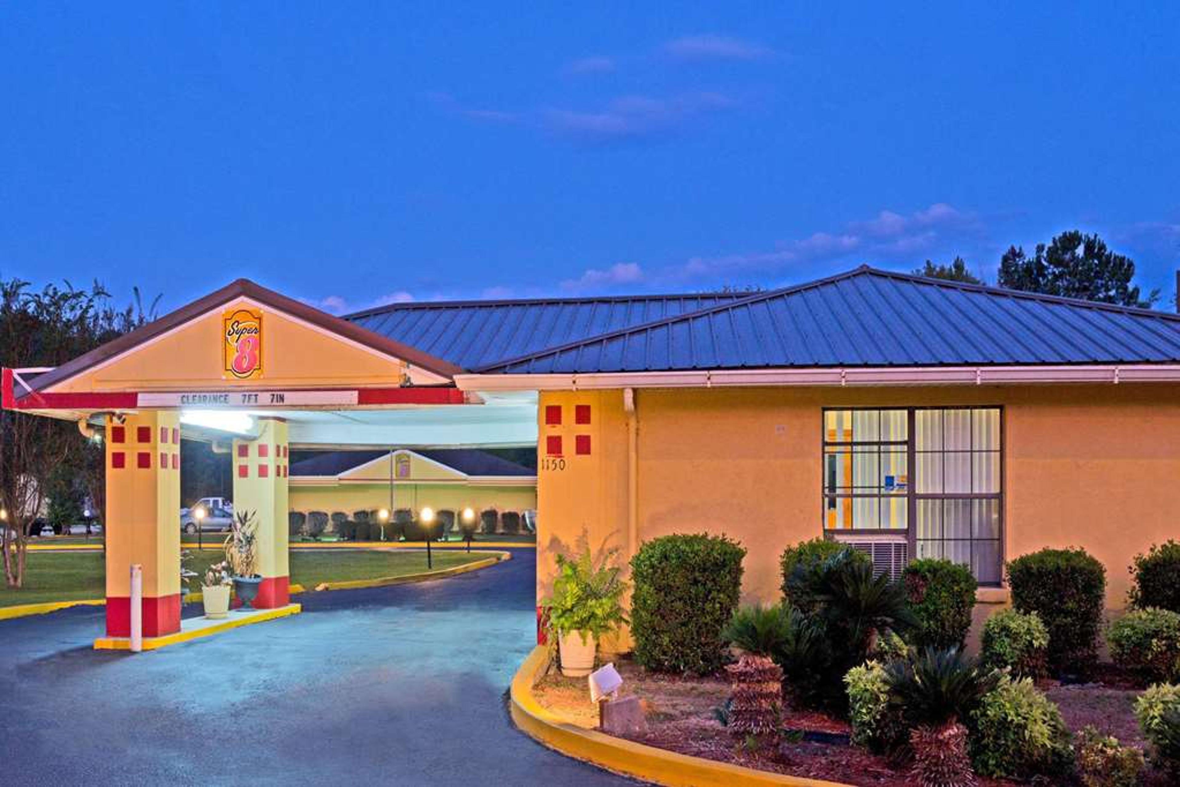 SUPER 8 BY WYNDHAM CHIPLEY