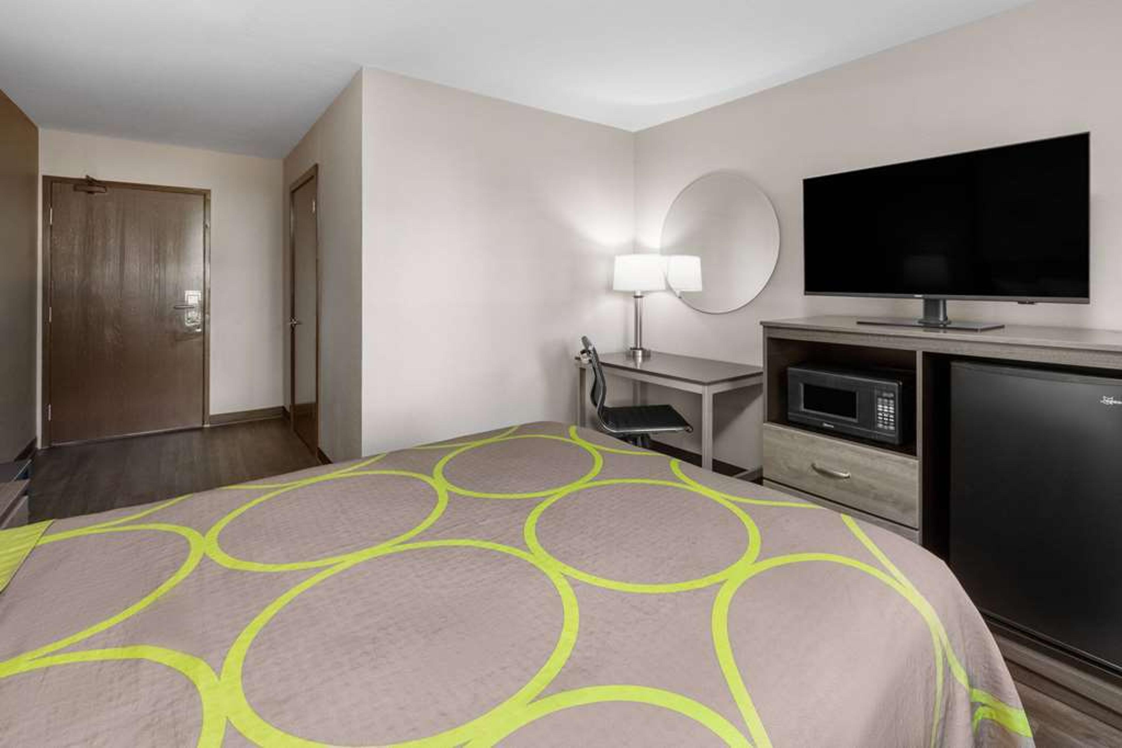 SUPER 8 BY WYNDHAM FAIRMONT