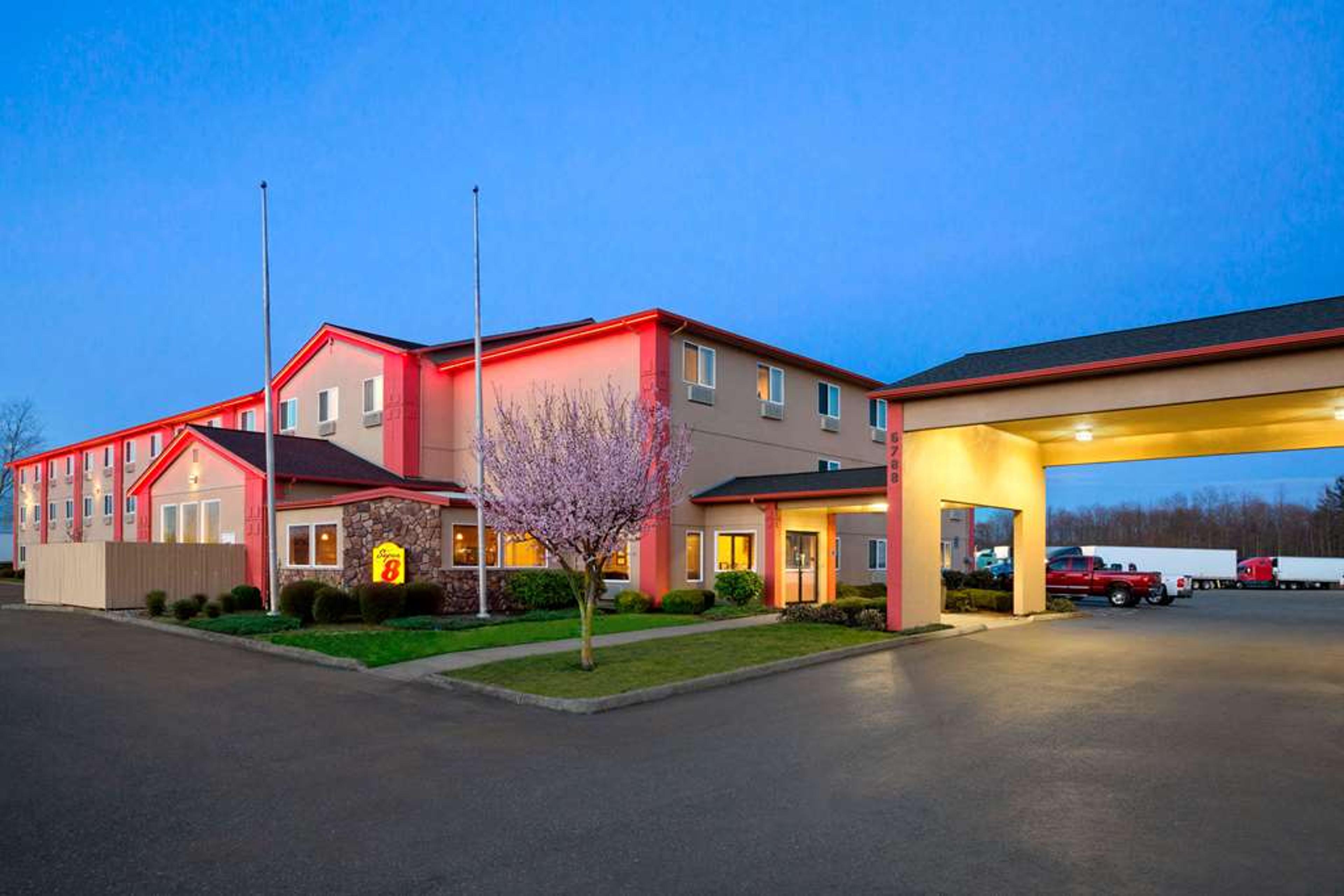 SUPER 8 BY WYNDHAM BELLINGHAM AIRPO