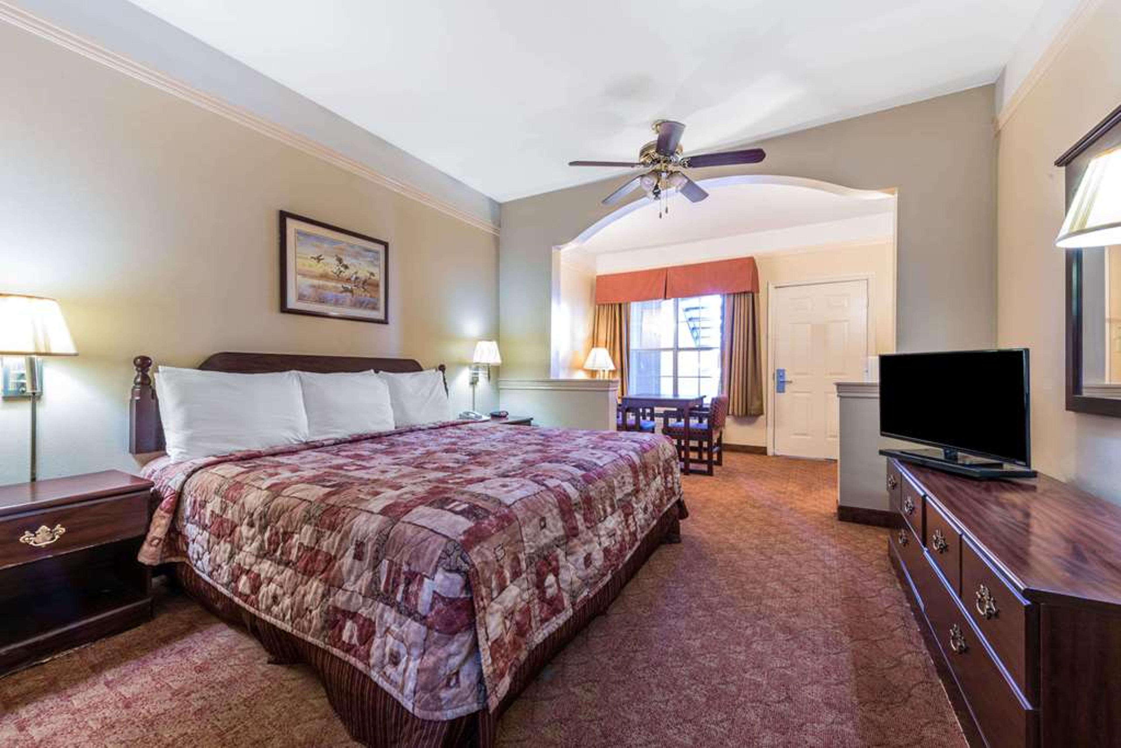 SUPER 8 BY WYNDHAM GREENVILLE