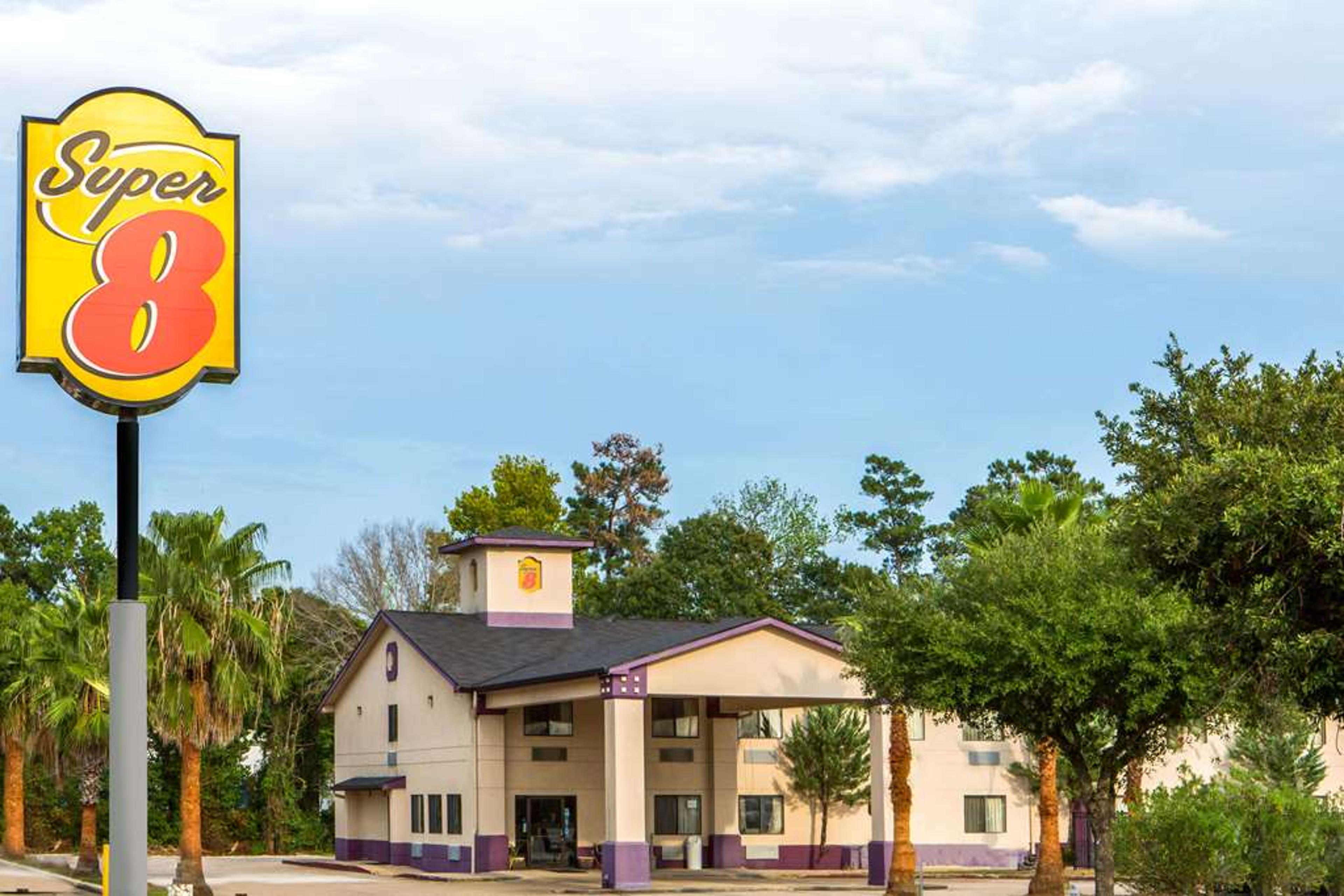SUPER 8 BY WYNDHAM CLEVELAND TX