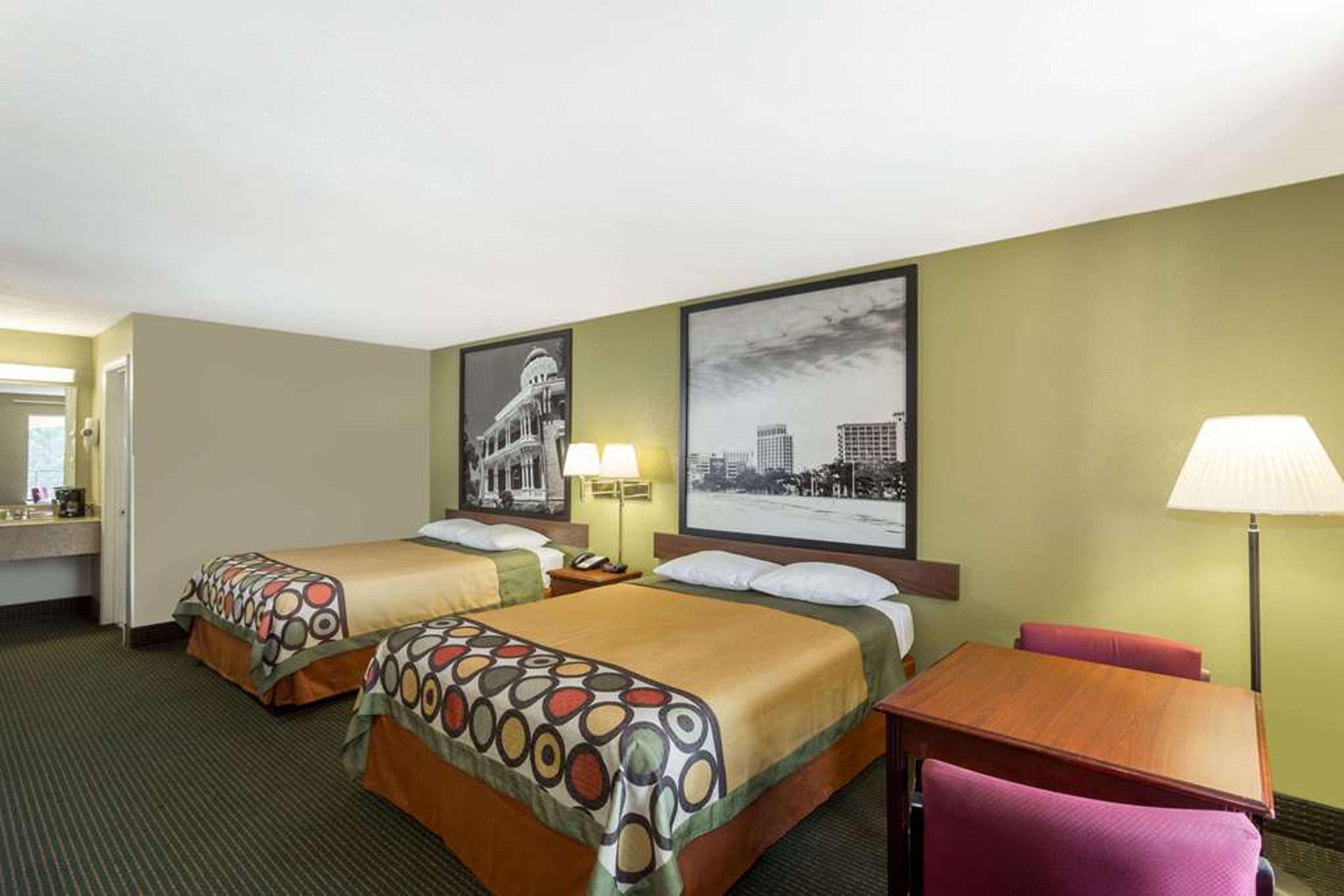 SUPER 8 BY WYNDHAM PEARL/JACKSON/EA