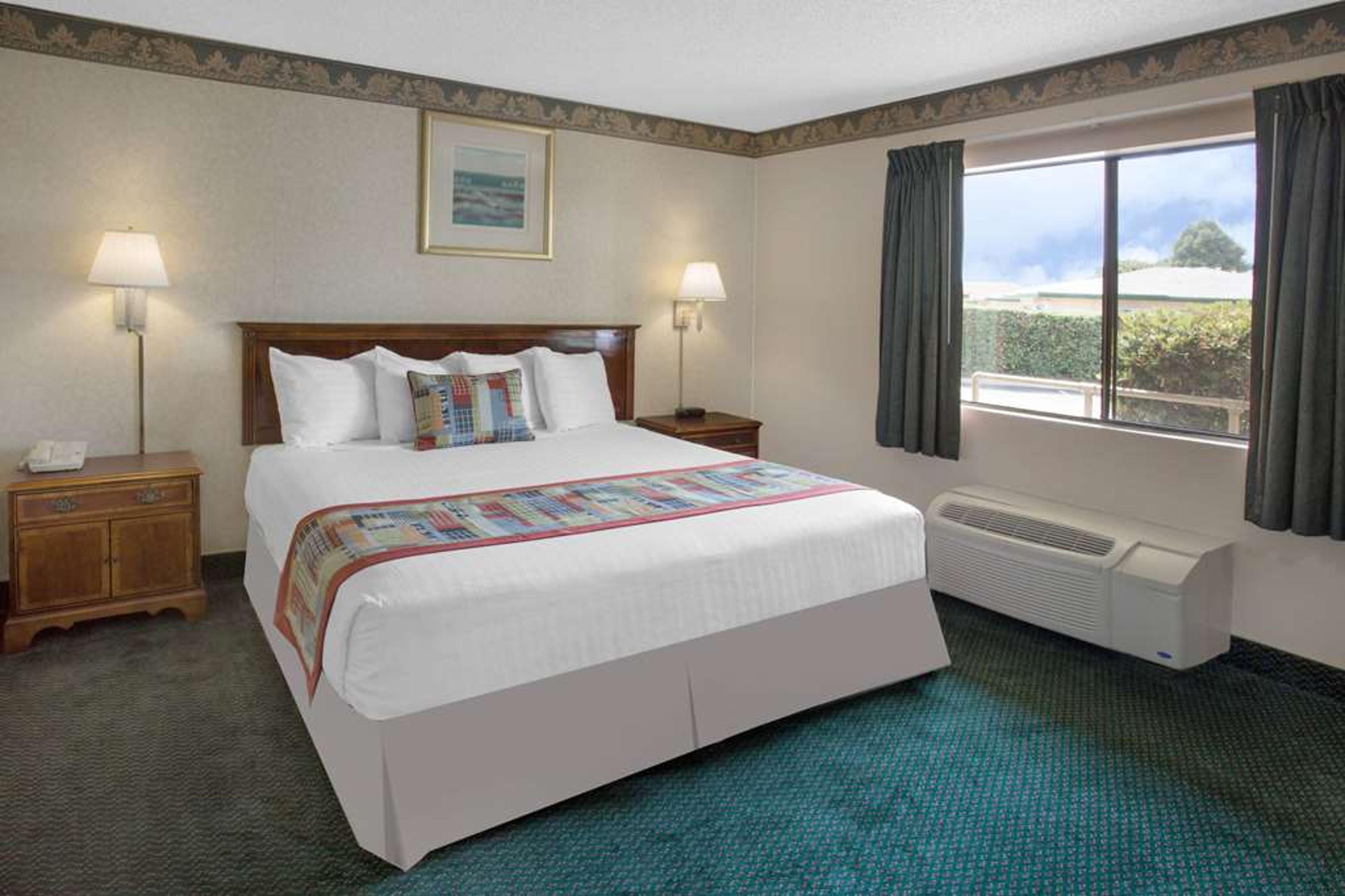 TRAVELODGE BY WYNDHAM, COSTA MESA N
