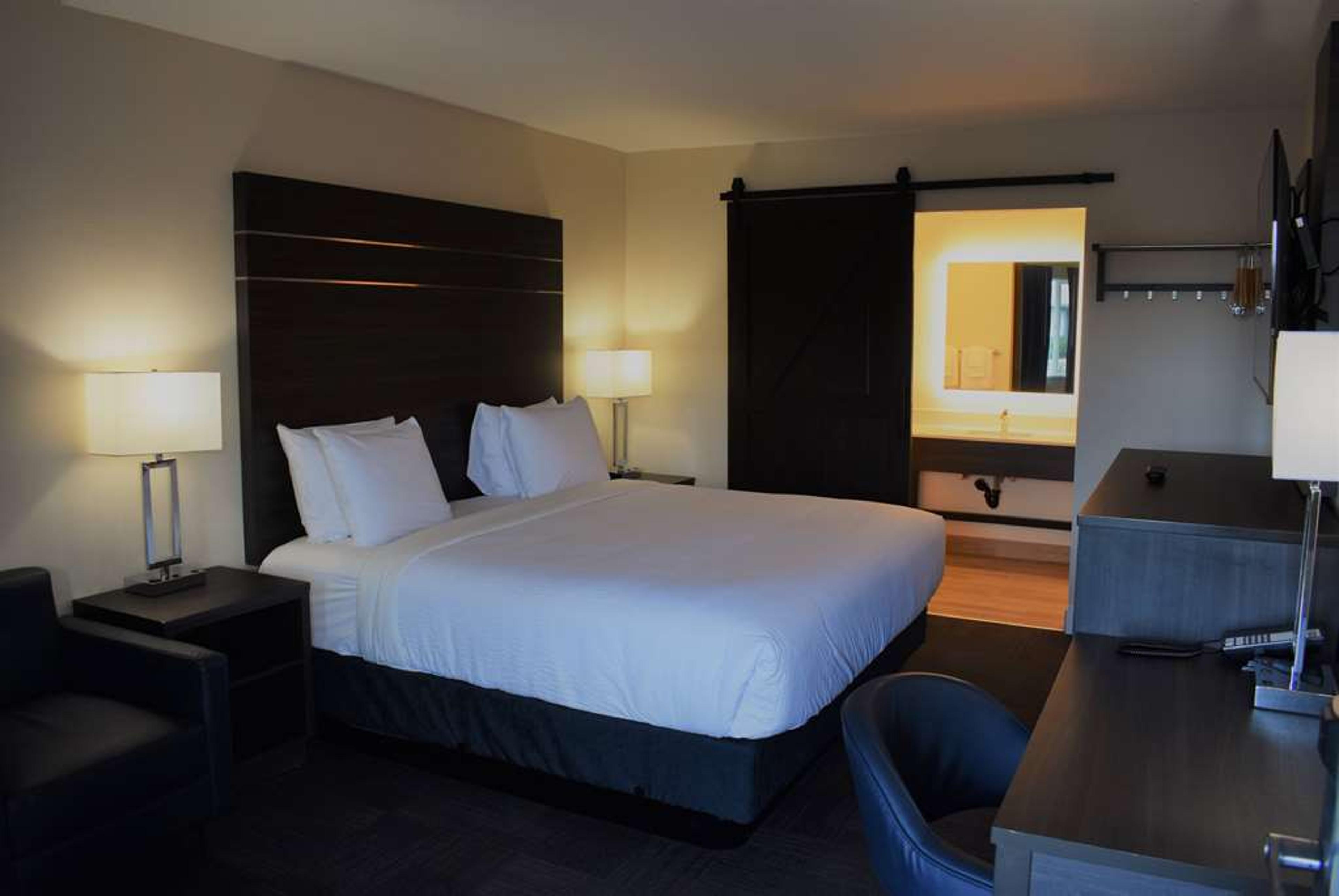 TRAVELODGE BY WYNDHAM SANTA ROSA WI