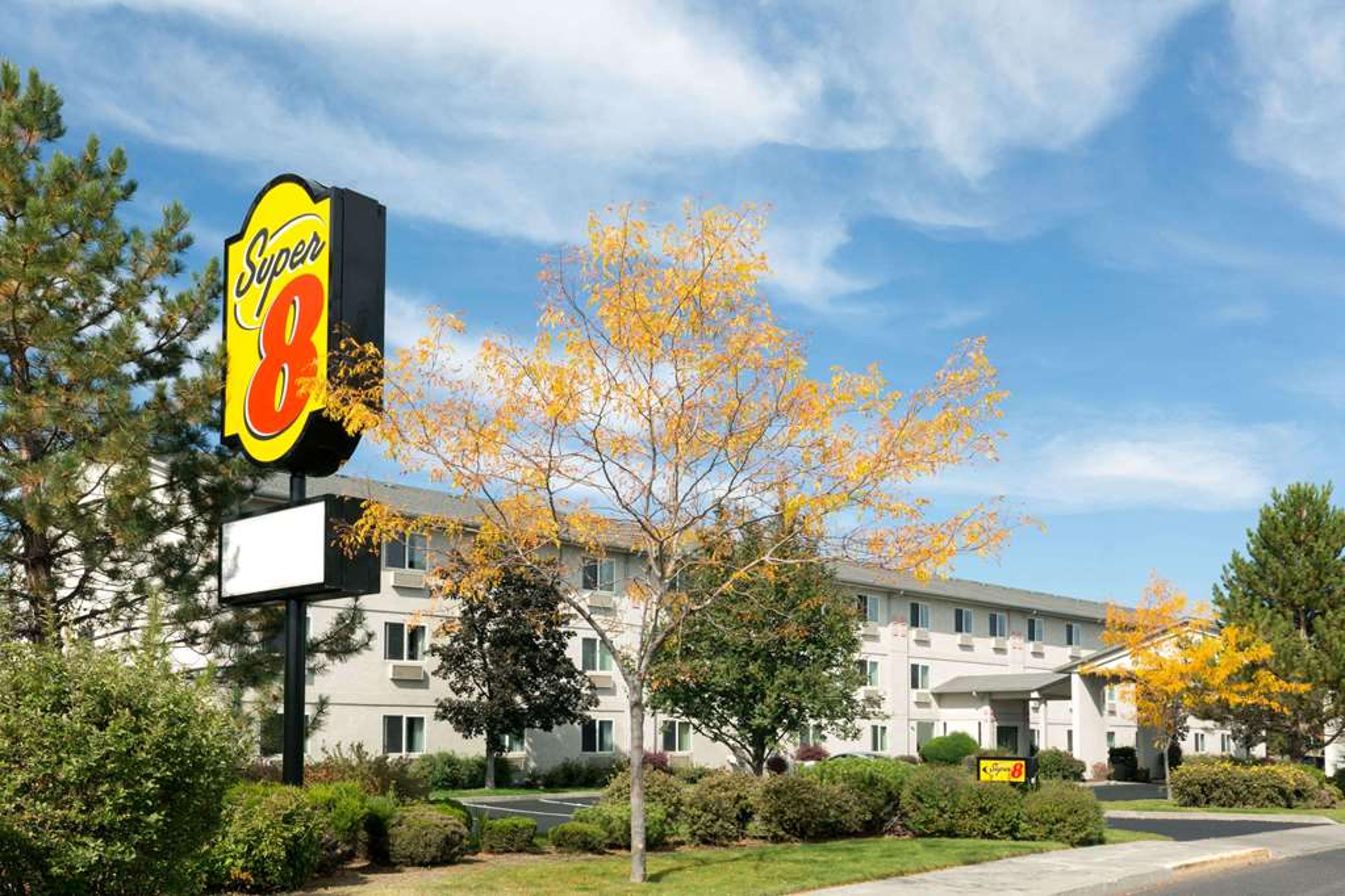 SUPER 8 BY WYNDHAM REDMOND