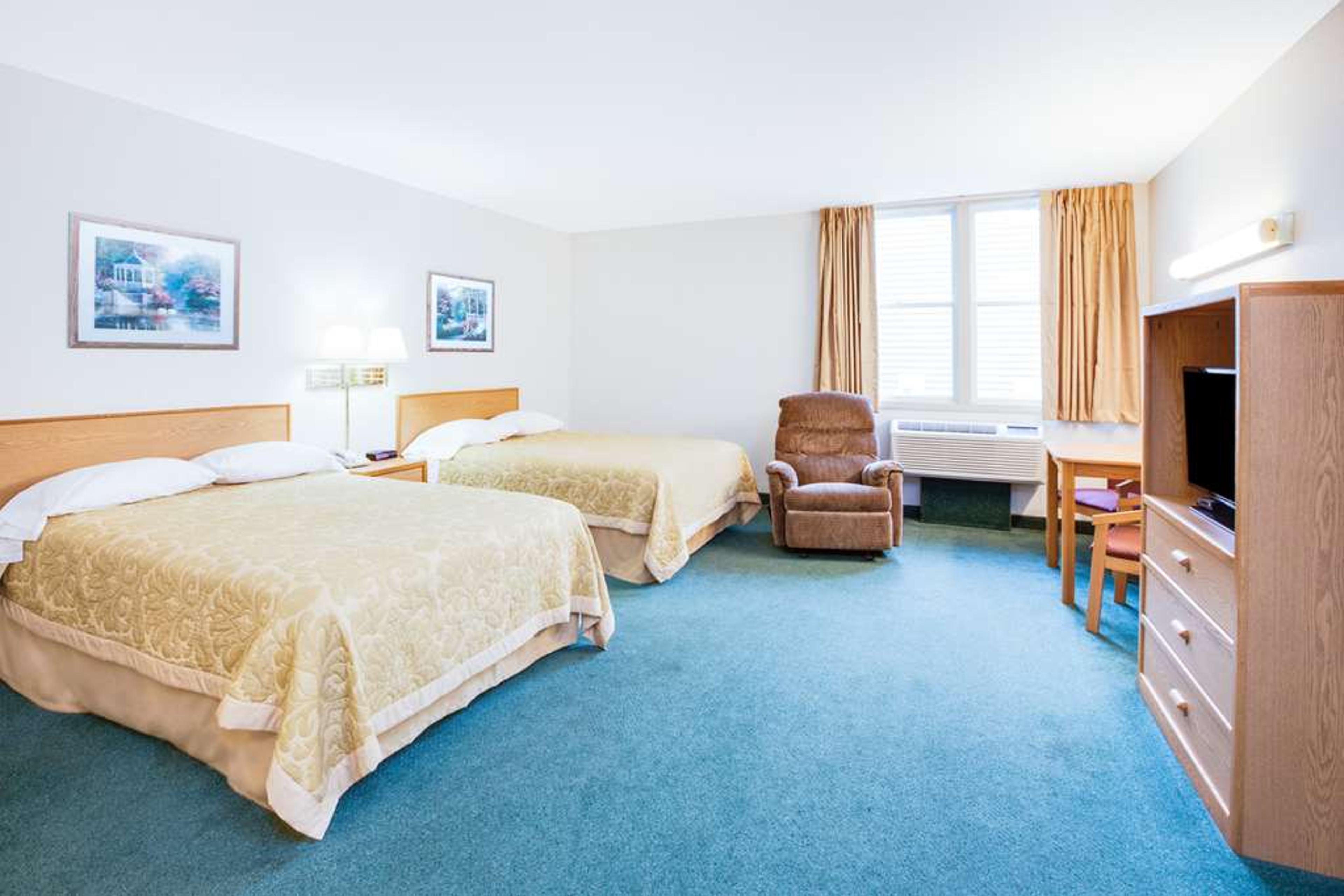 SUPER 8 BY WYNDHAM BROOKLYN