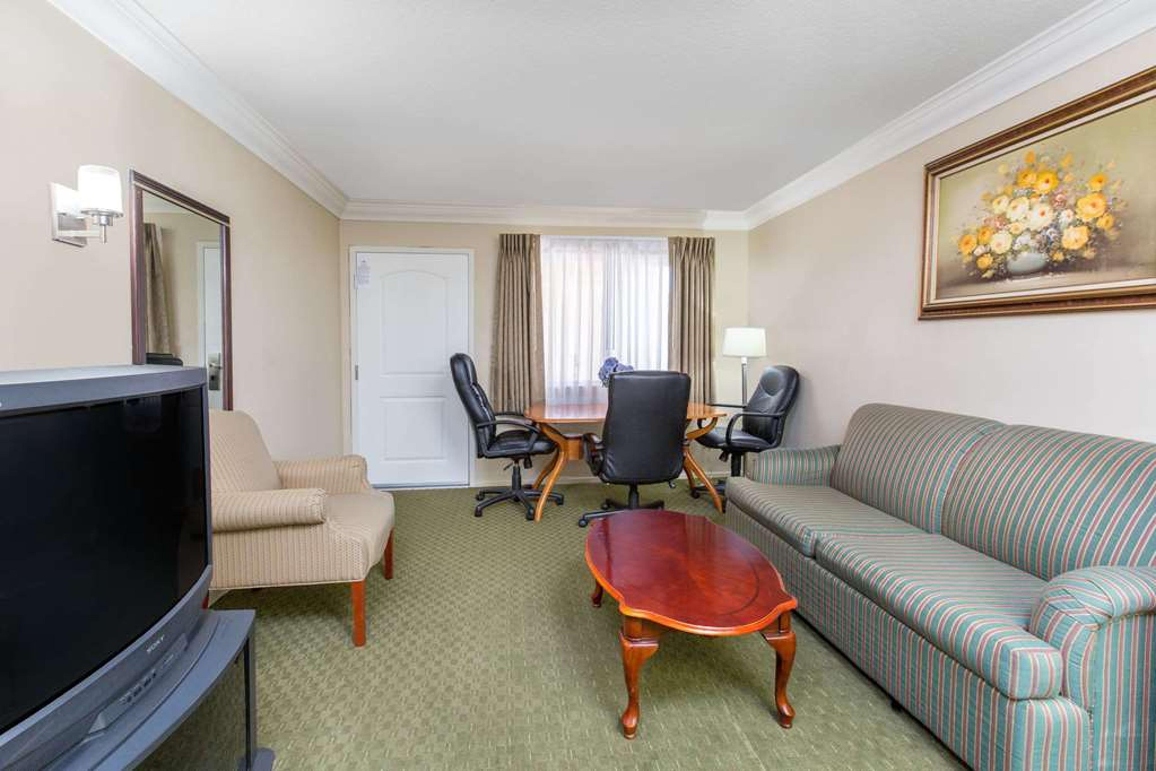 DAYS INN BY WYNDHAM NEAR CITY OF HO