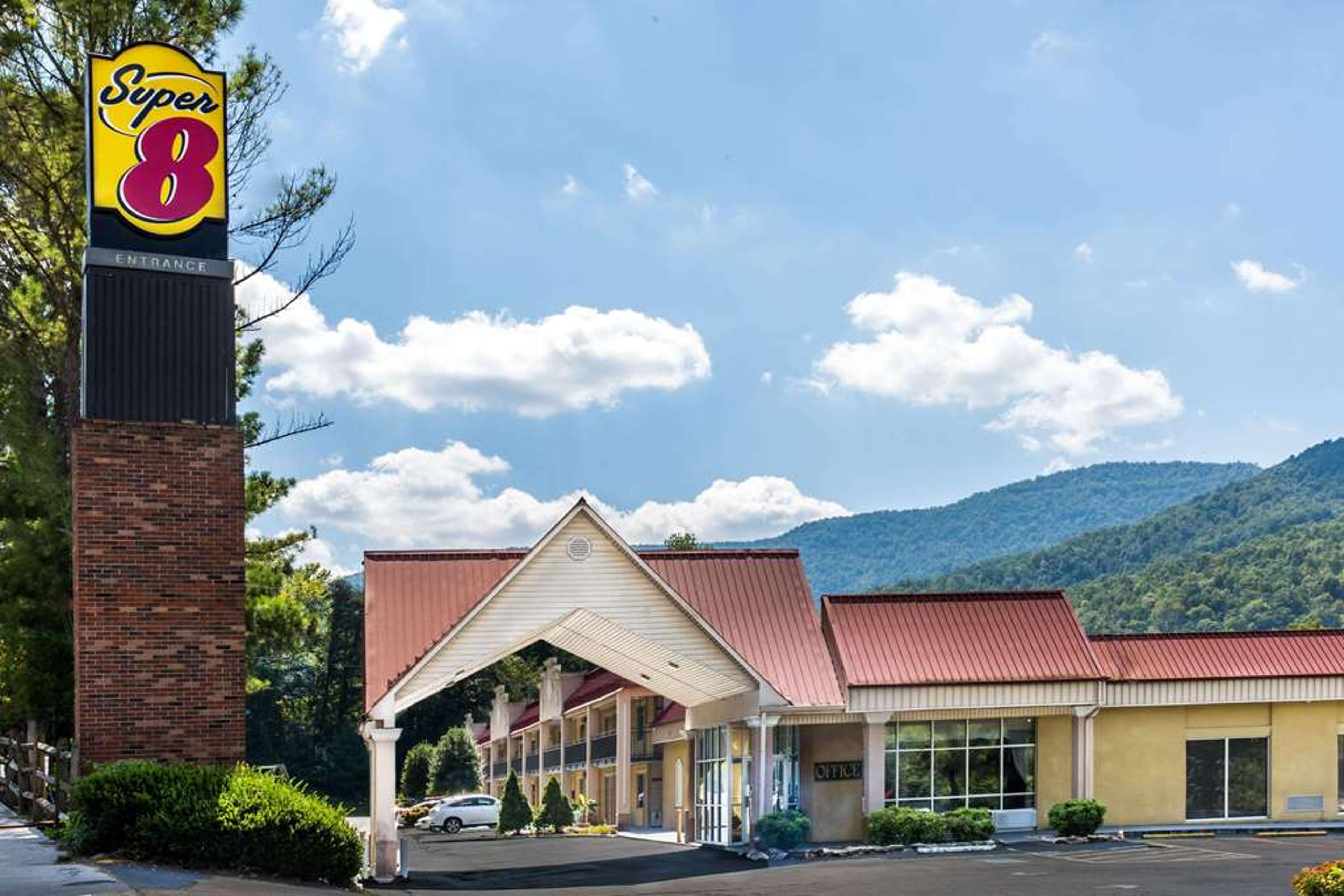 SUPER 8 BY WYNDHAM CARYVILLE TN