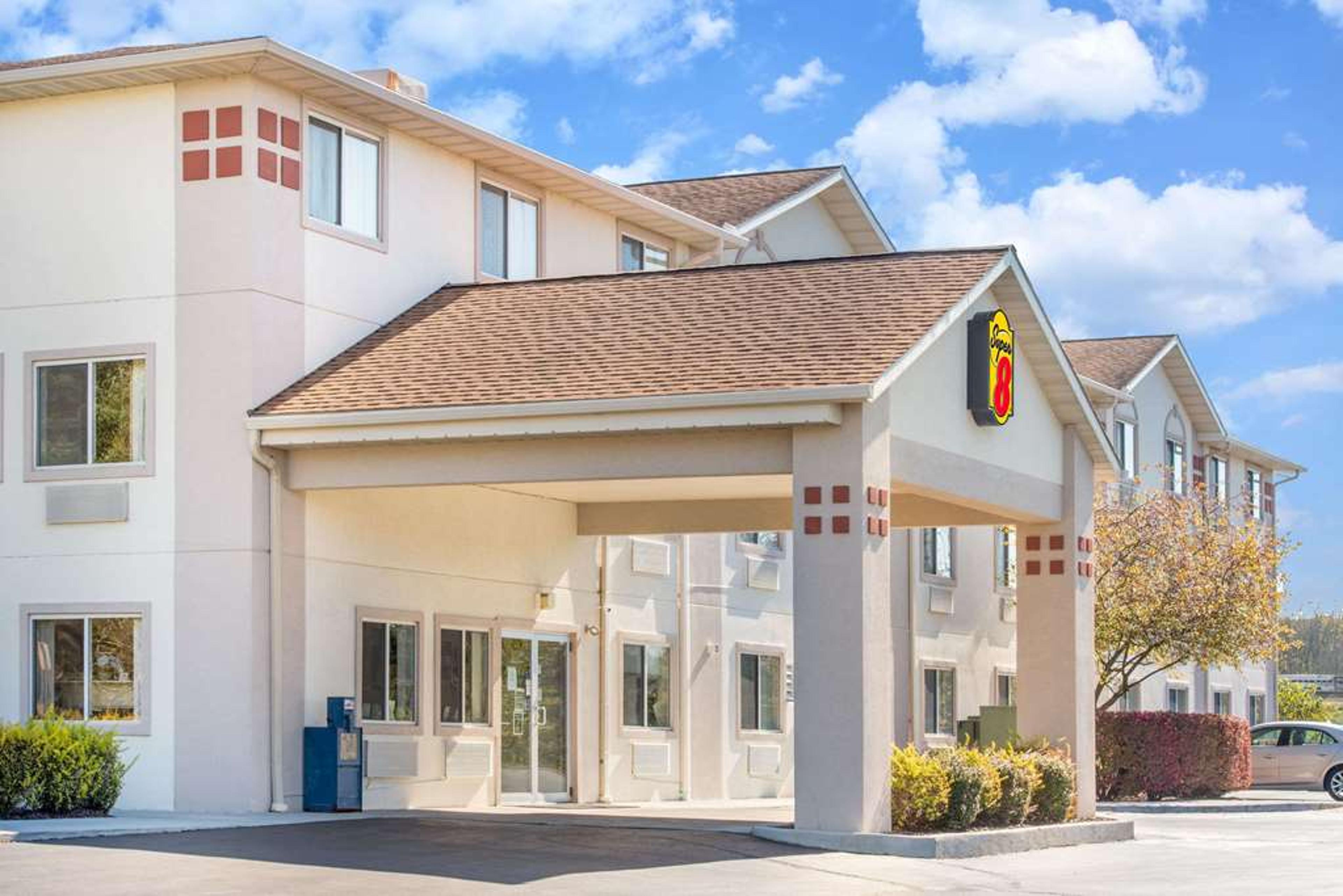 SUPER 8 BY WYNDHAM WEST MIDDLESEX/S