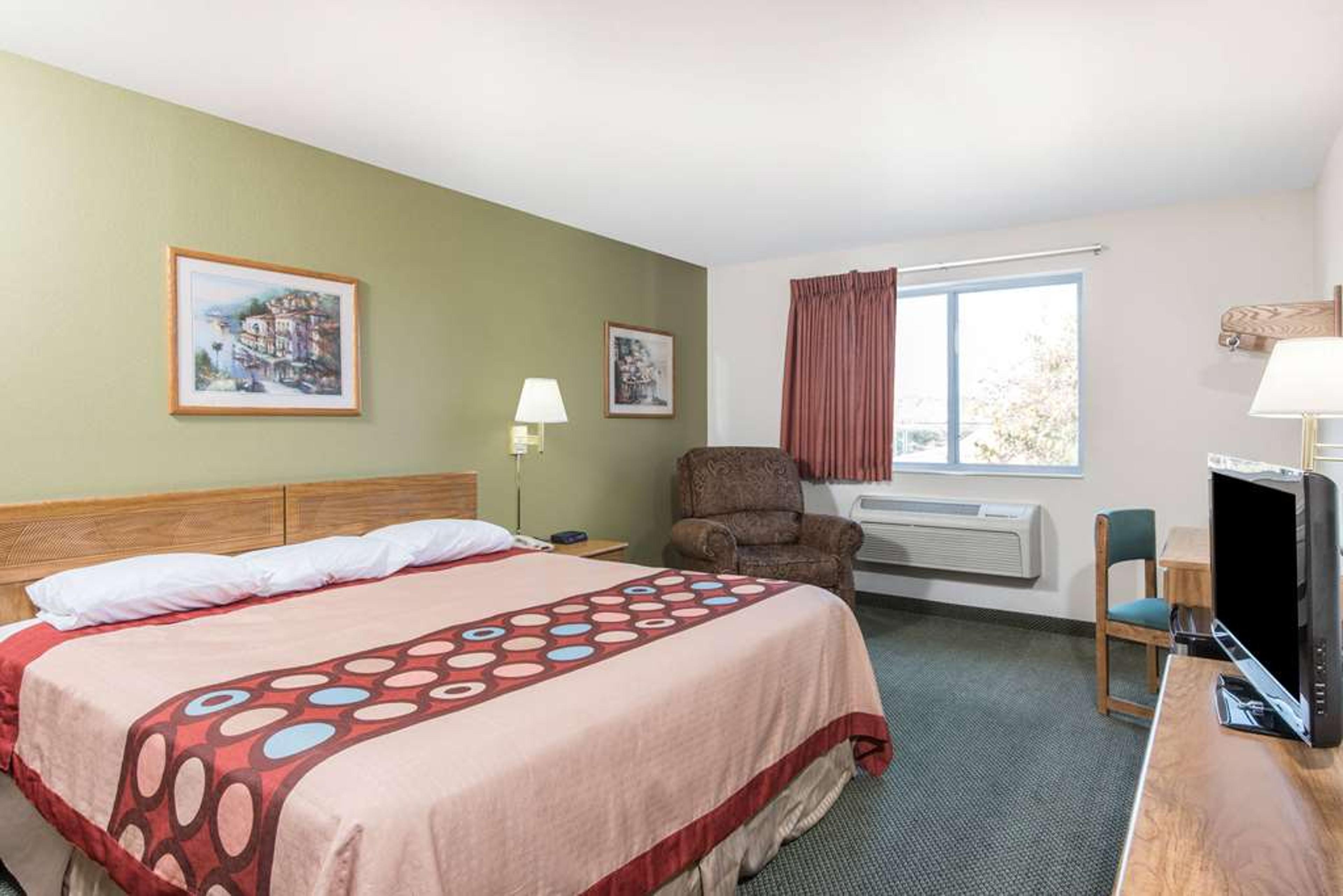 SUPER 8 BY WYNDHAM WEST MIDDLESEX/S