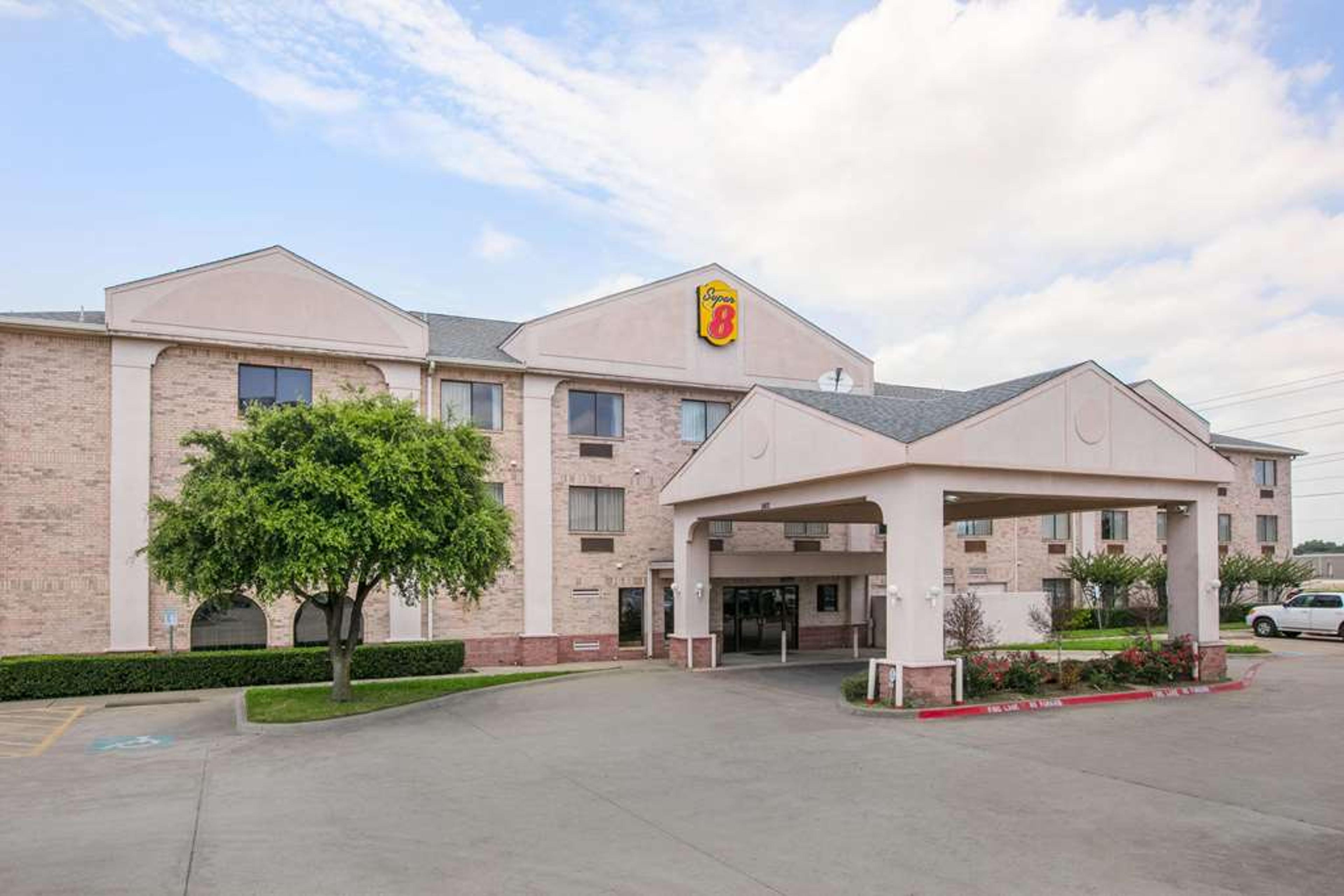 SUPER 8 BY WYNDHAM GARLAND NORTH DA
