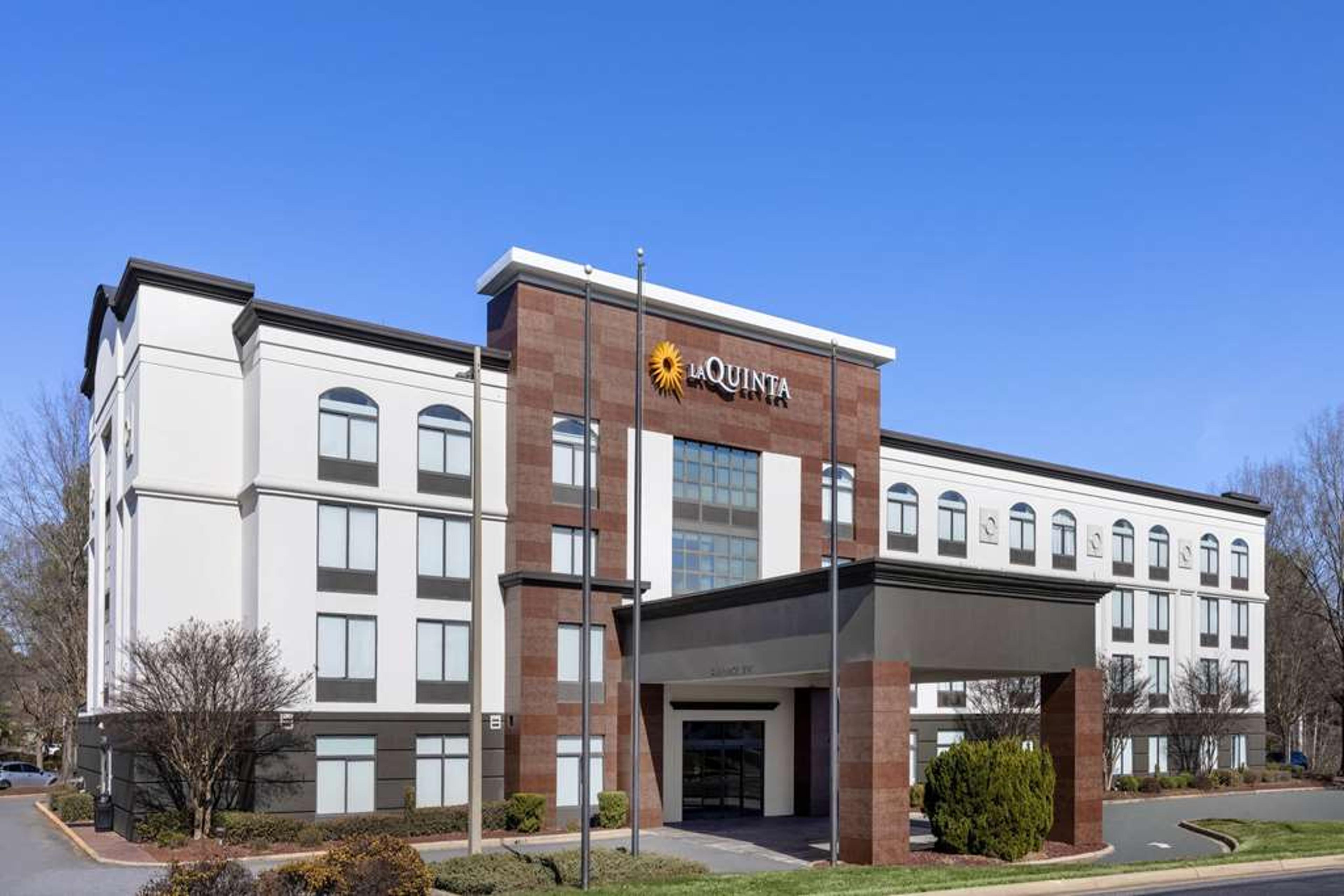LA QUINTA BY WYNDHAM MOORESVILLE