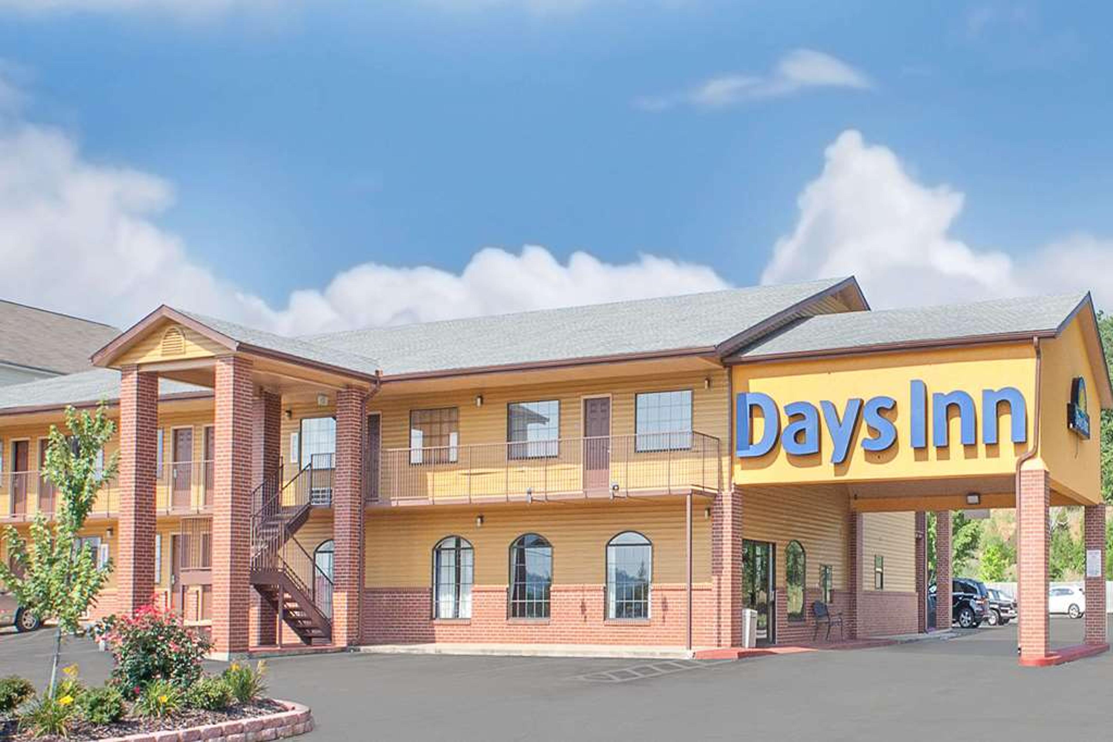 DAYS INN BY WYNDHAM, FAYETTEVILLE
