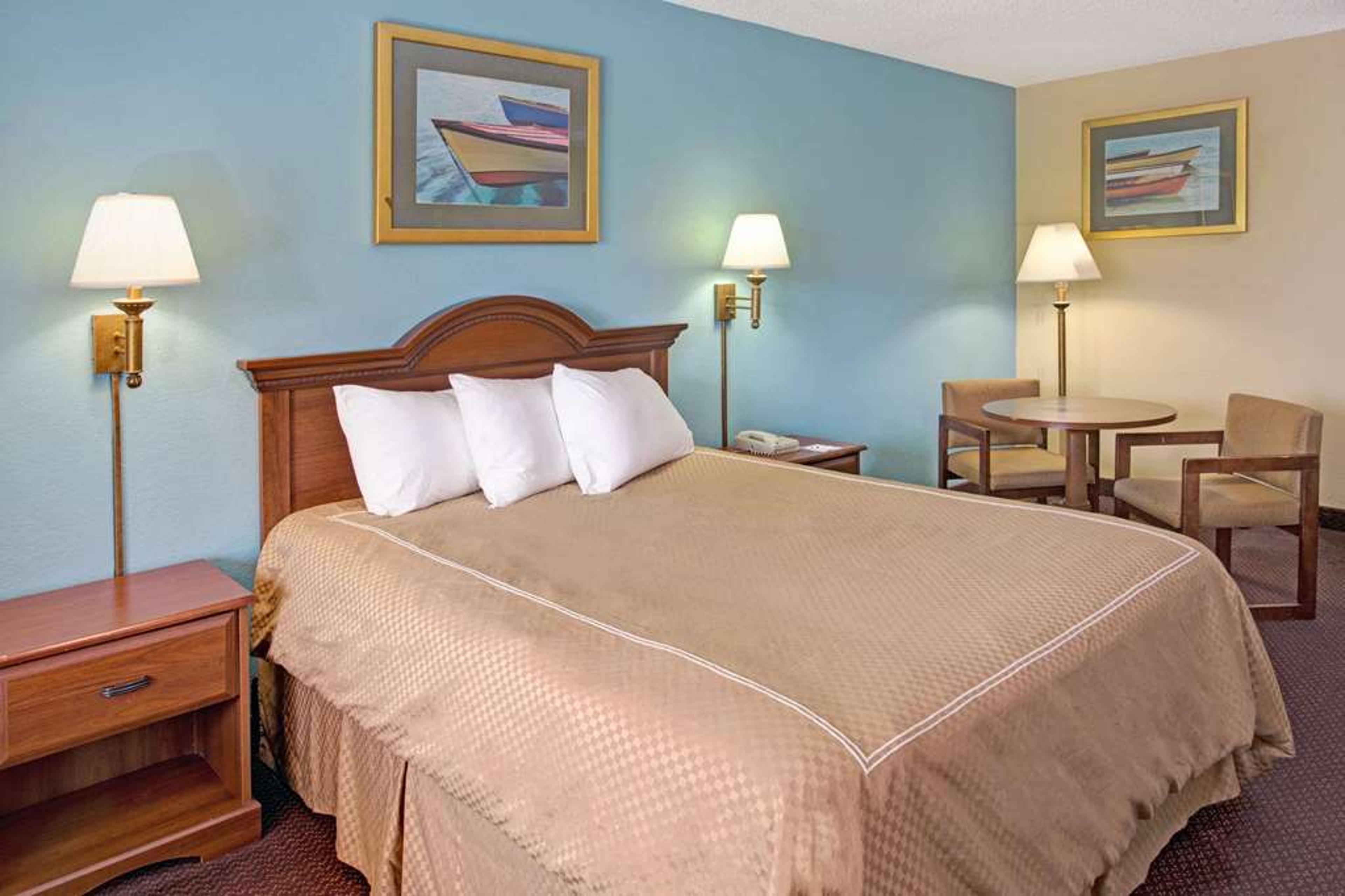 SUPER 8 BY WYNDHAM DANIA/FORT LAUDE