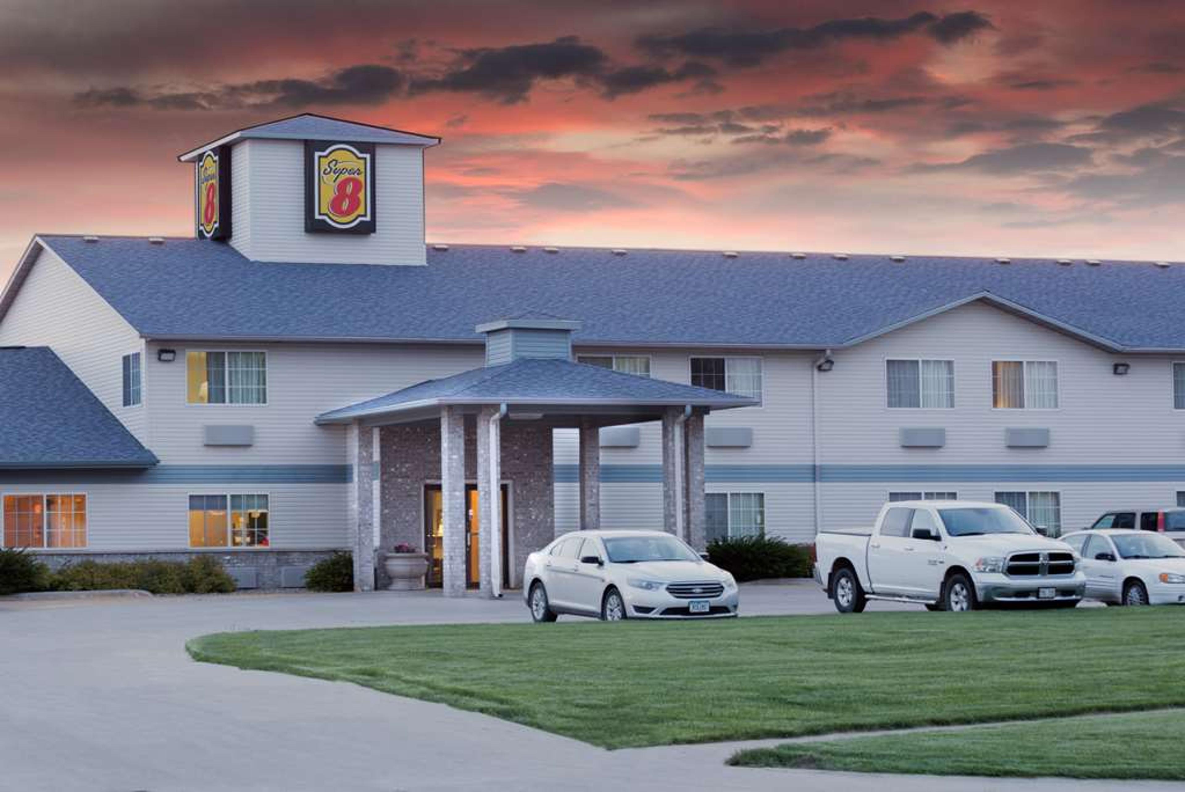 SUPER 8 BY WYNDHAM CARROLL/EAST