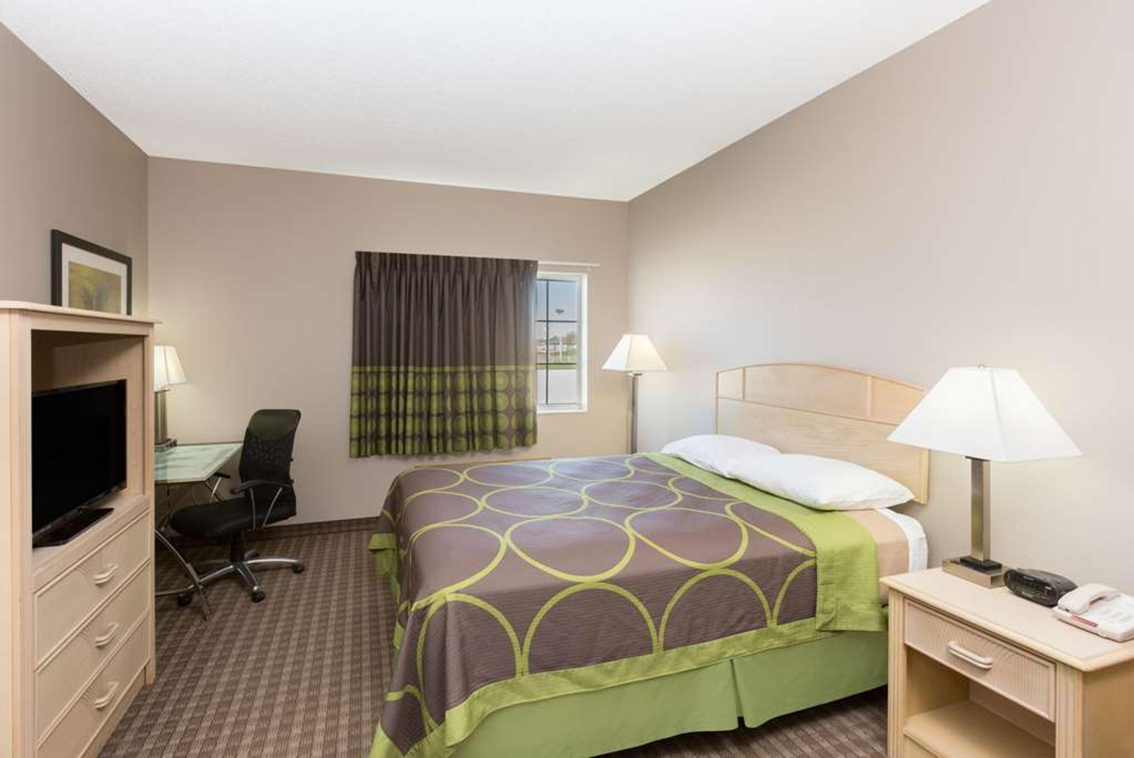SUPER 8 BY WYNDHAM CARROLL/EAST