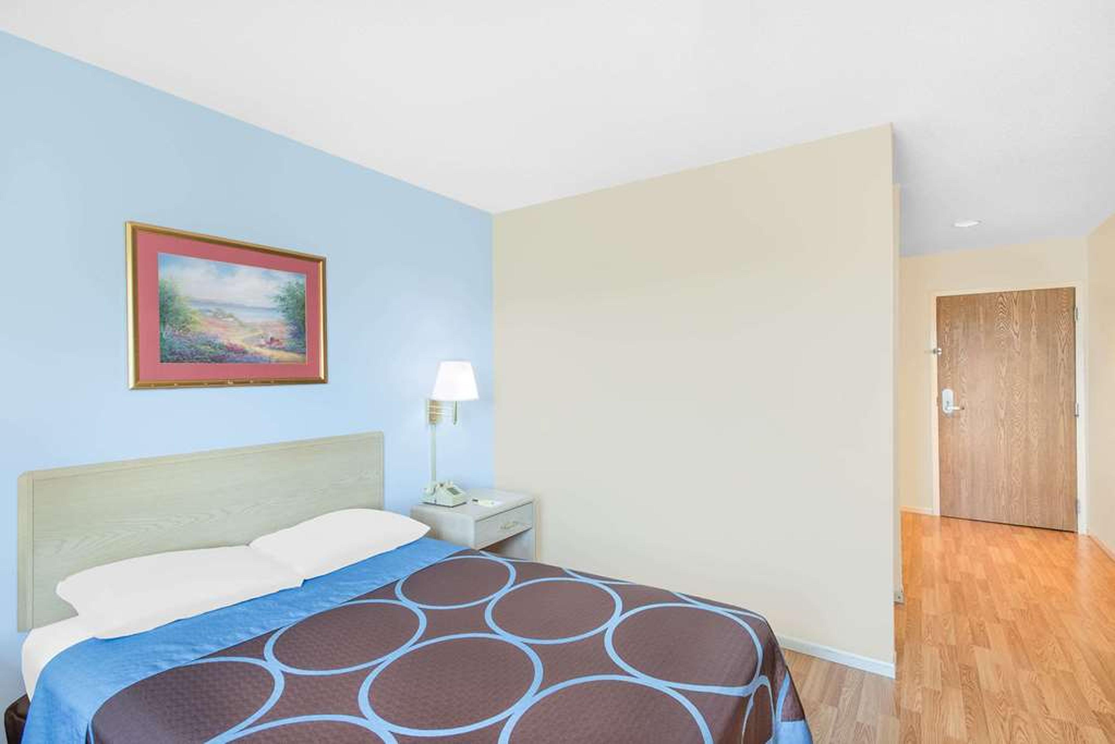 SUPER 8 BY WYNDHAM CANANDAIGUA