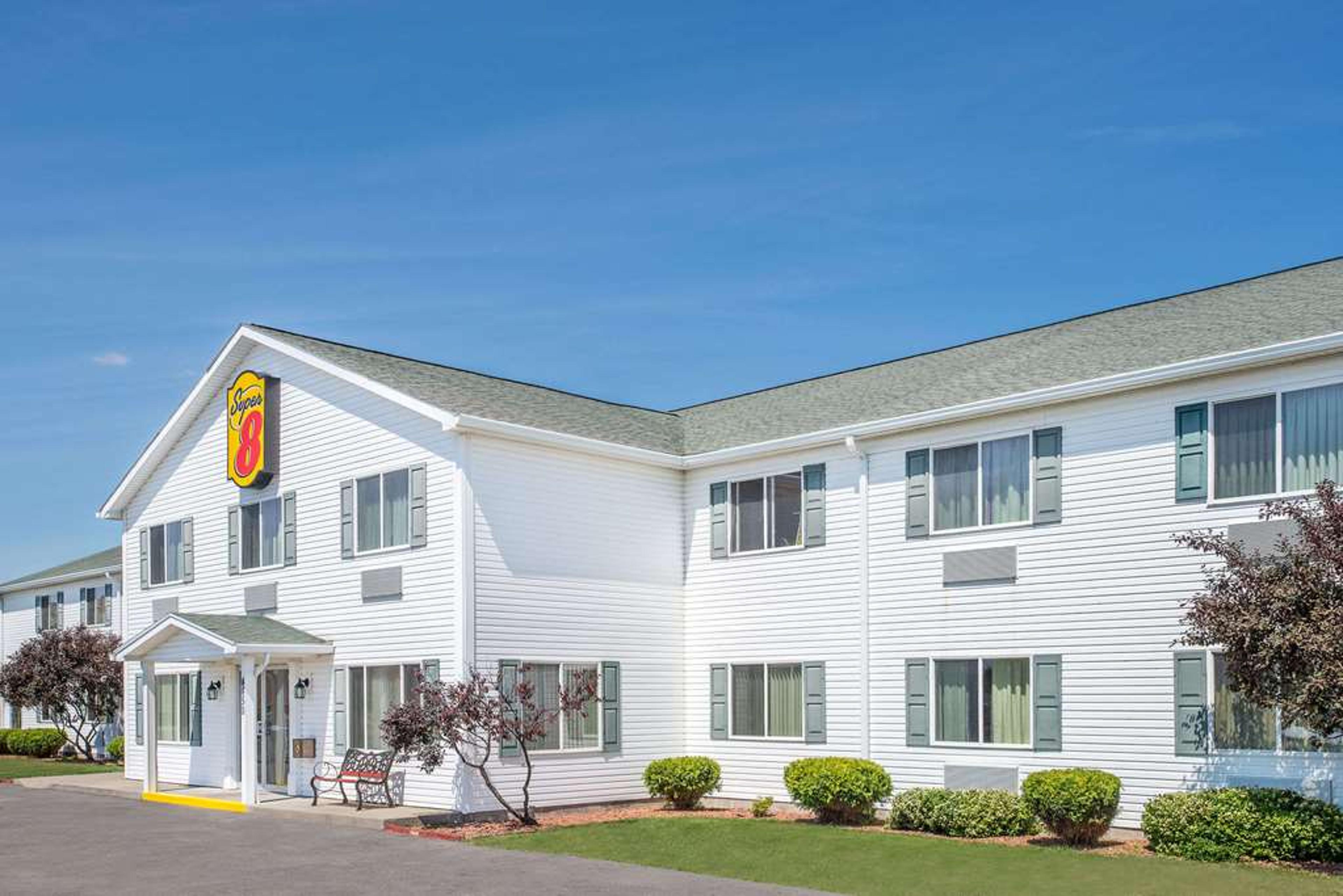 SUPER 8 BY WYNDHAM CANANDAIGUA
