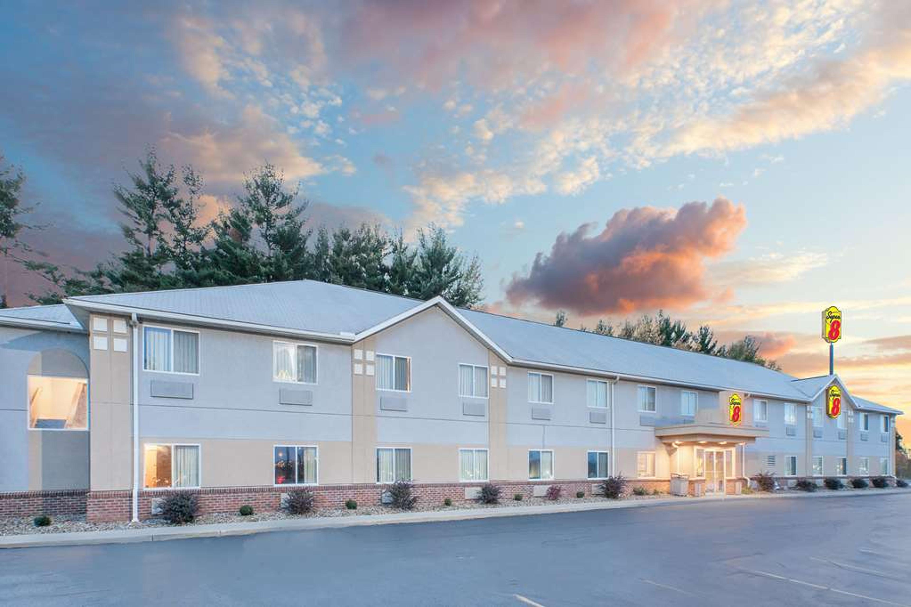 SUPER 8 BY WYNDHAM SEVILLE