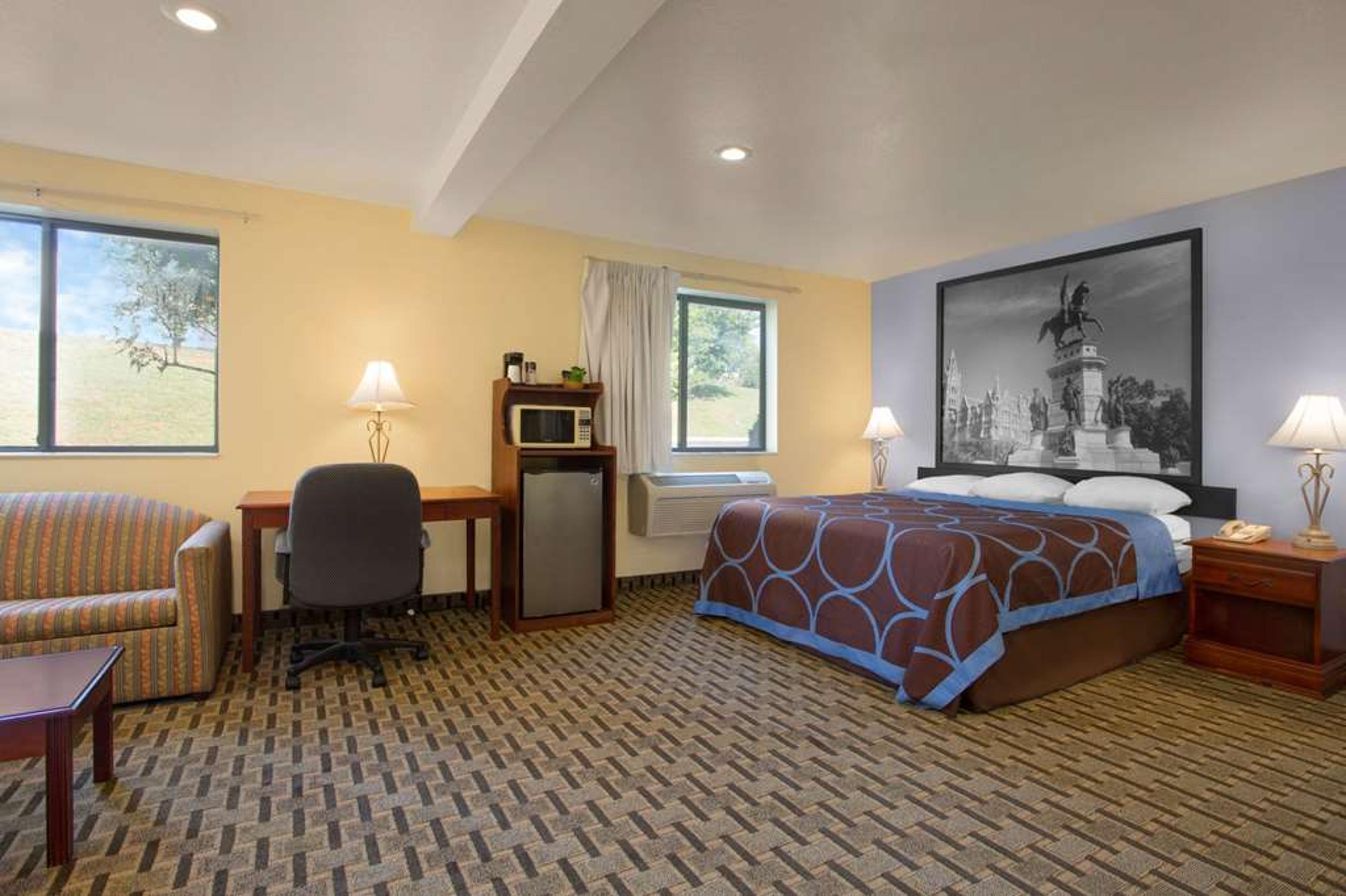 SUPER 8 BY WYNDHAM LYNCHBURG VA