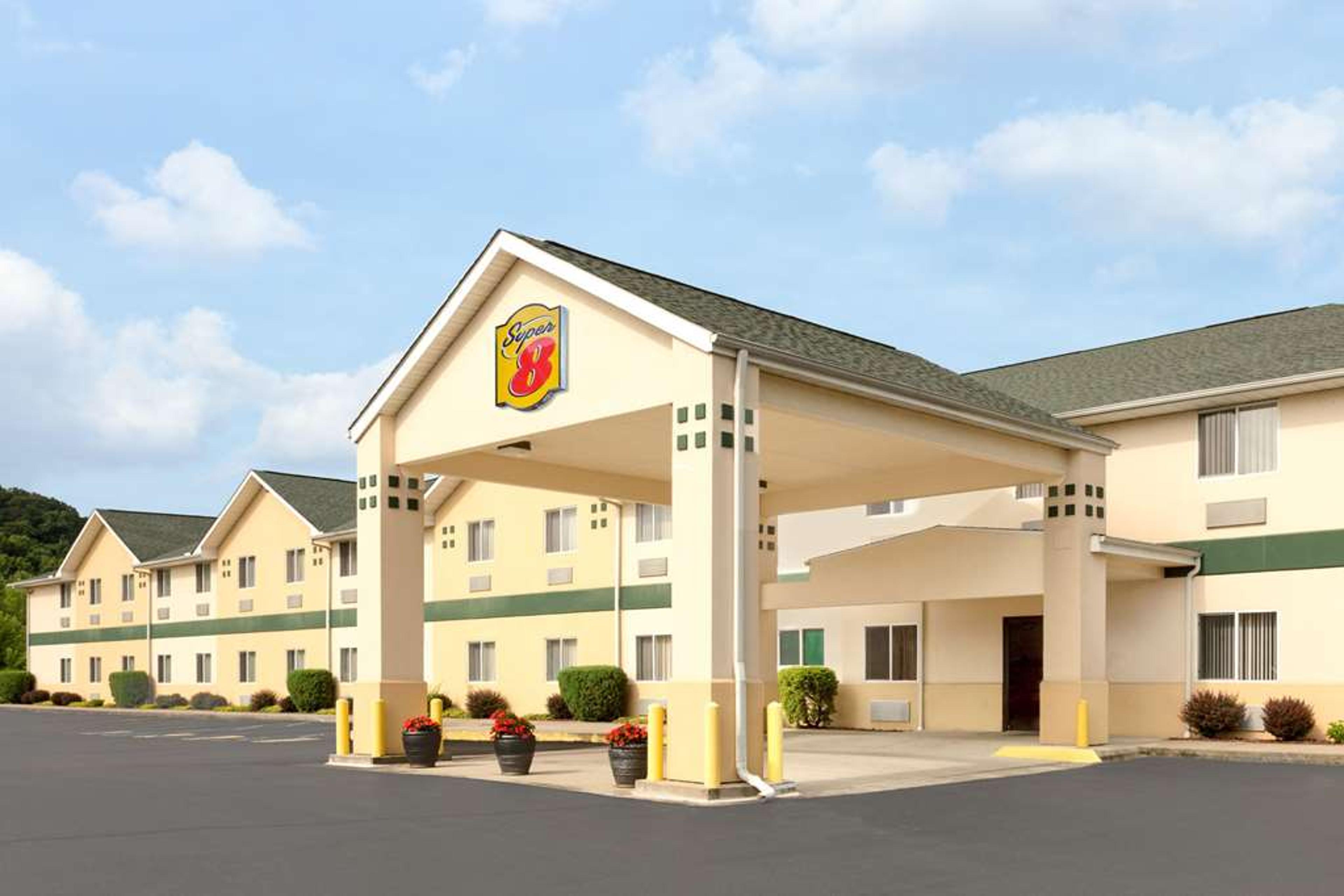 SUPER 8 BY WYNDHAM ATHENS