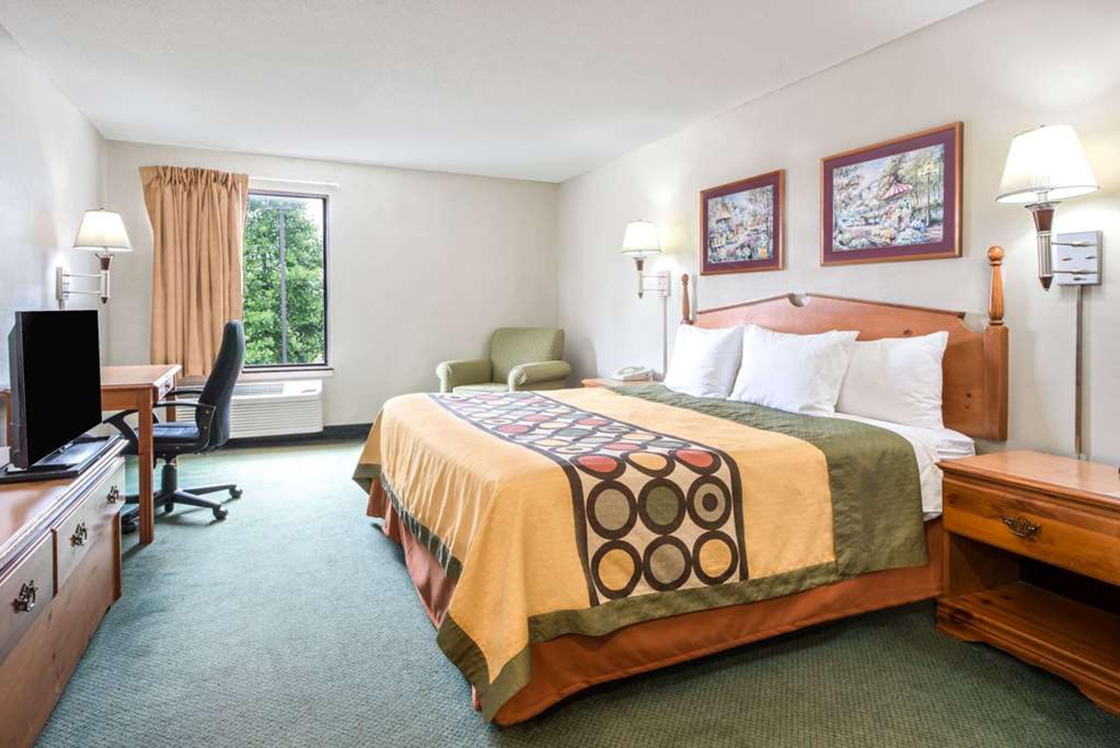 SUPER 8 BY WYNDHAM PEVELY