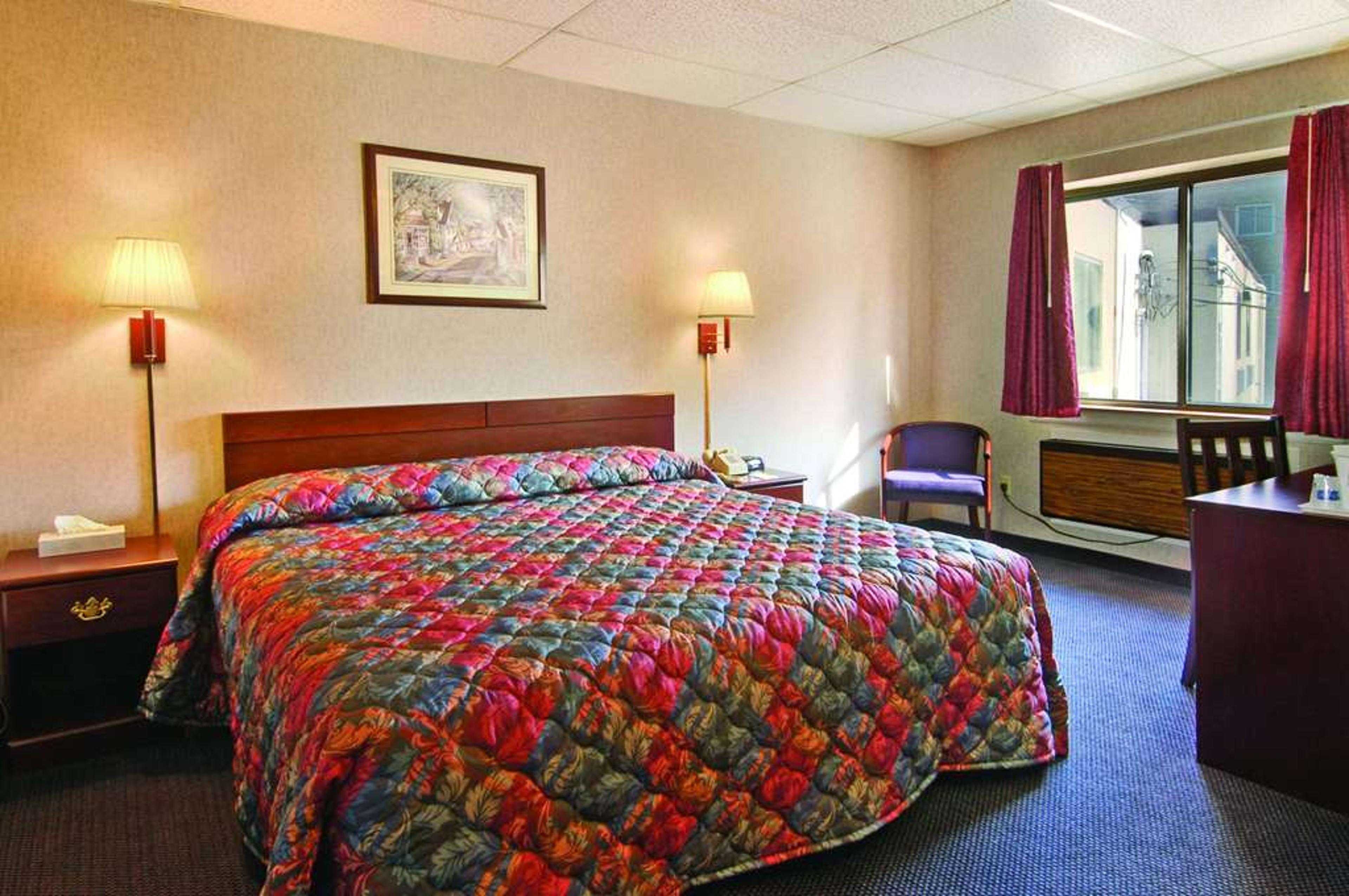 TRAVELODGE CLEVELAND LAKEWOOD