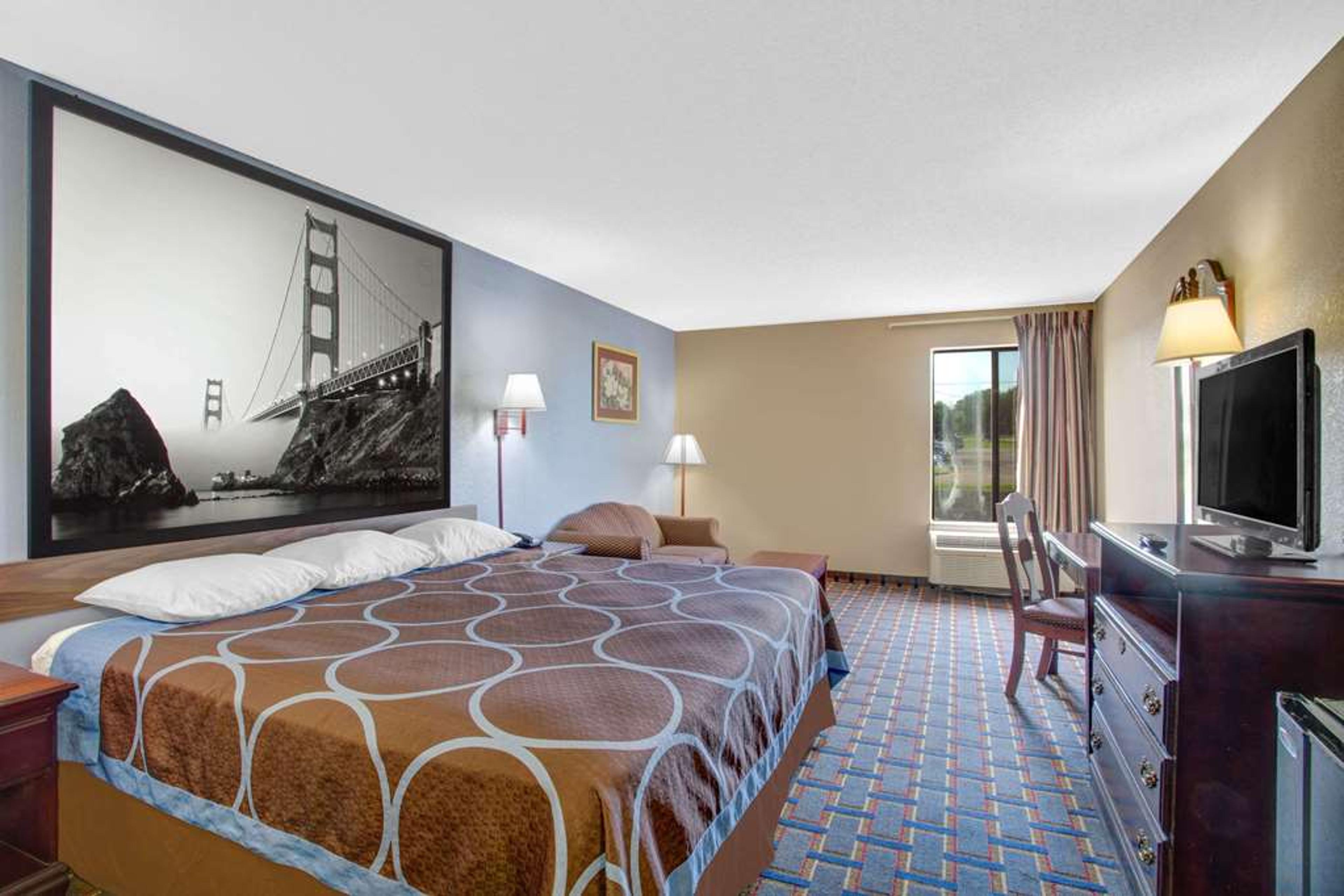 SUPER 8 BY WYNDHAM BOONEVILLE