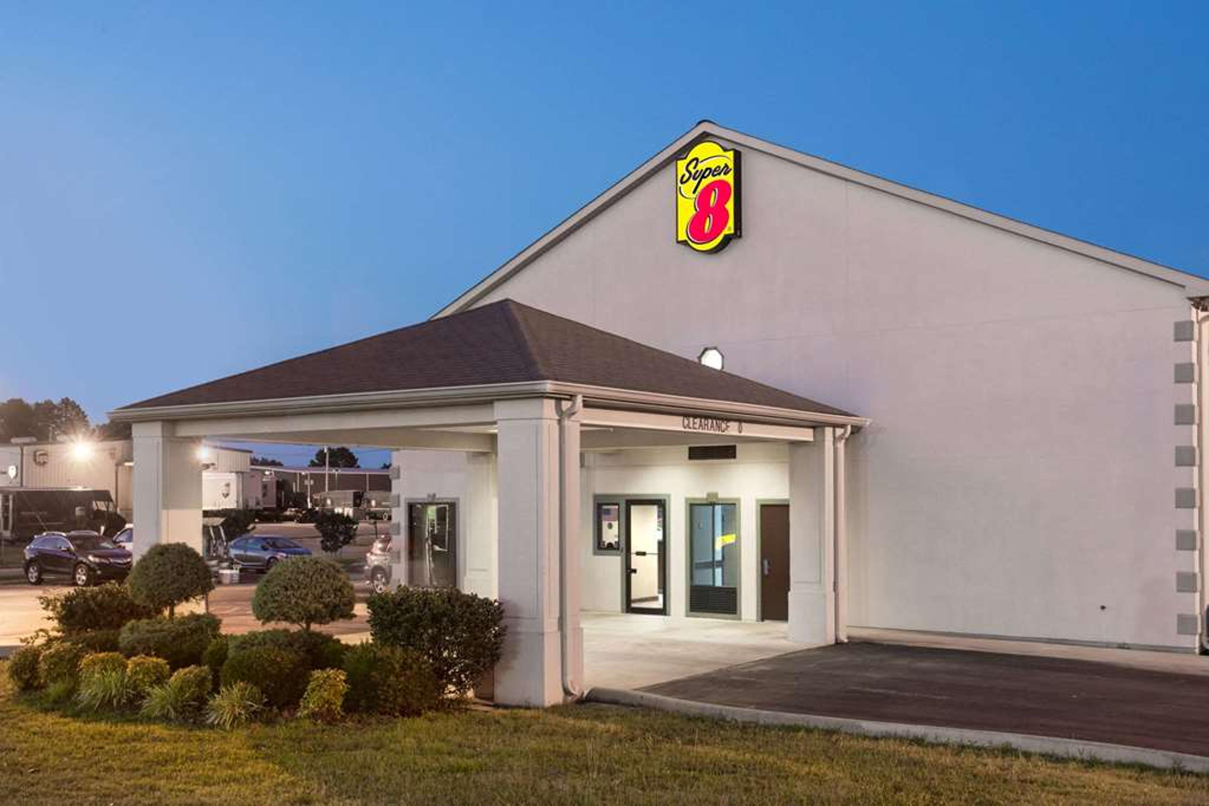 SUPER 8 BY WYNDHAM BOONEVILLE