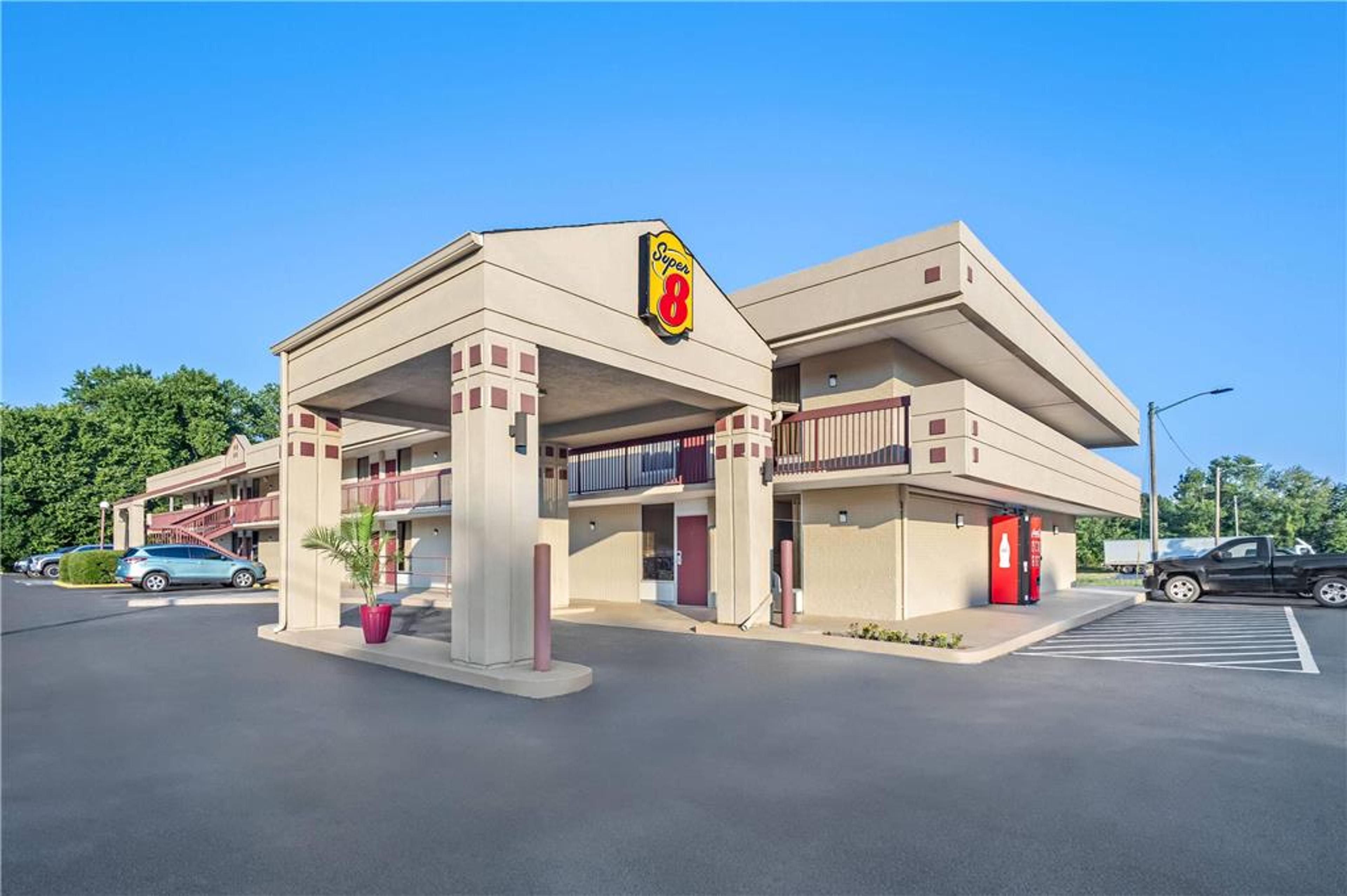 SUPER 8 BY WYNDHAM COMMERCE