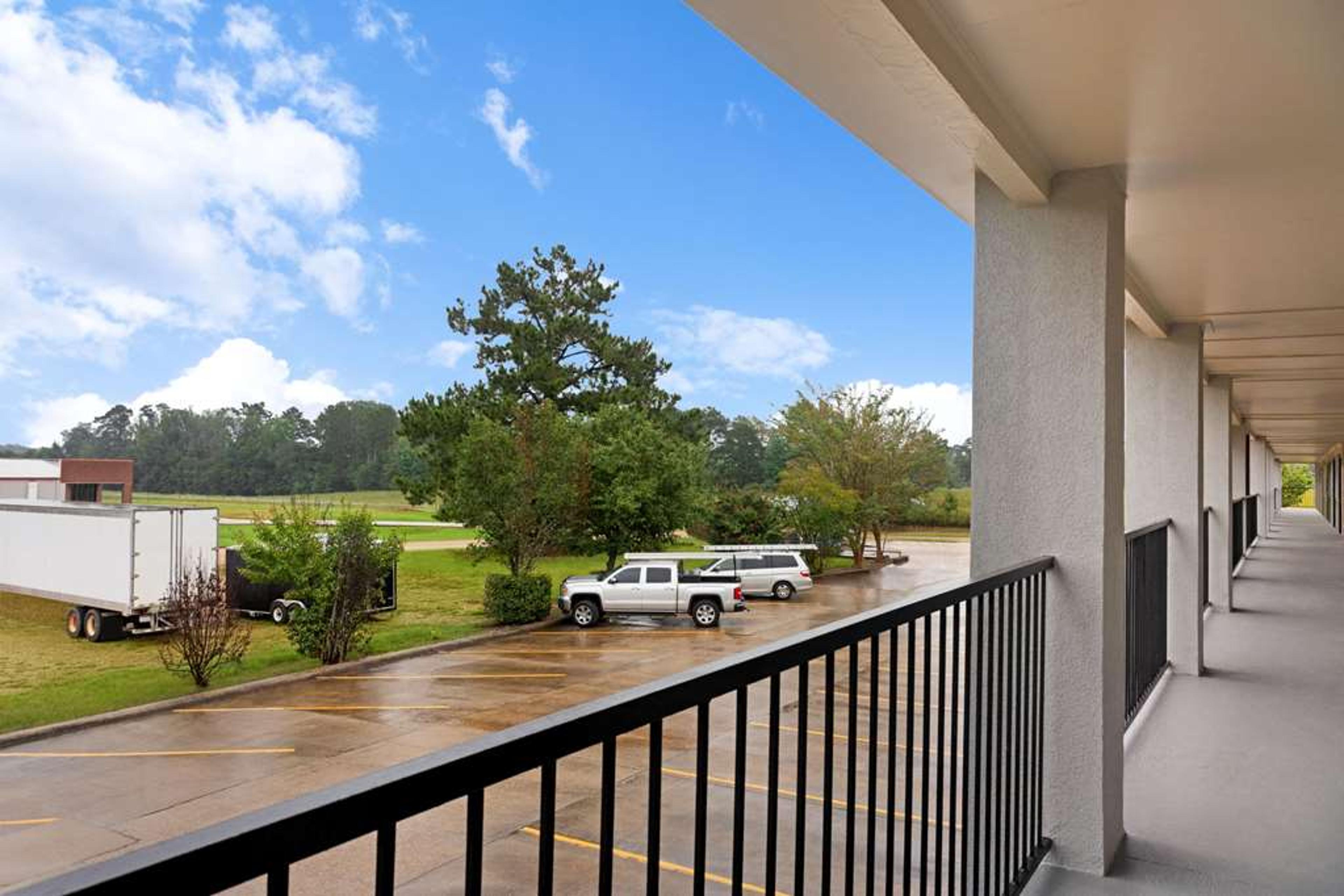 SUPER 8 BY WYNDHAM BROOKHAVEN