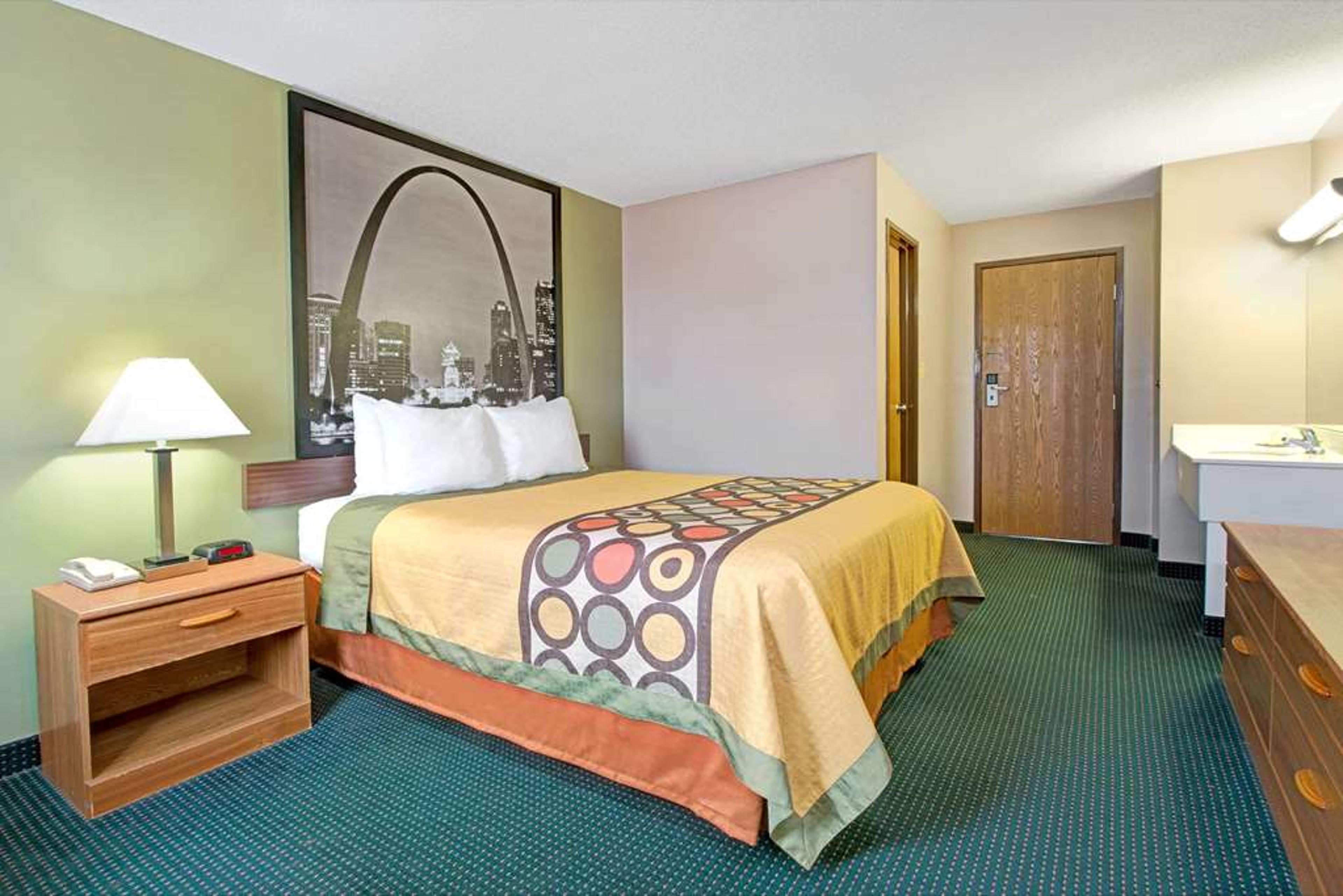 SUPER 8 BY WYNDHAM EUREKA/SIX FLAGS